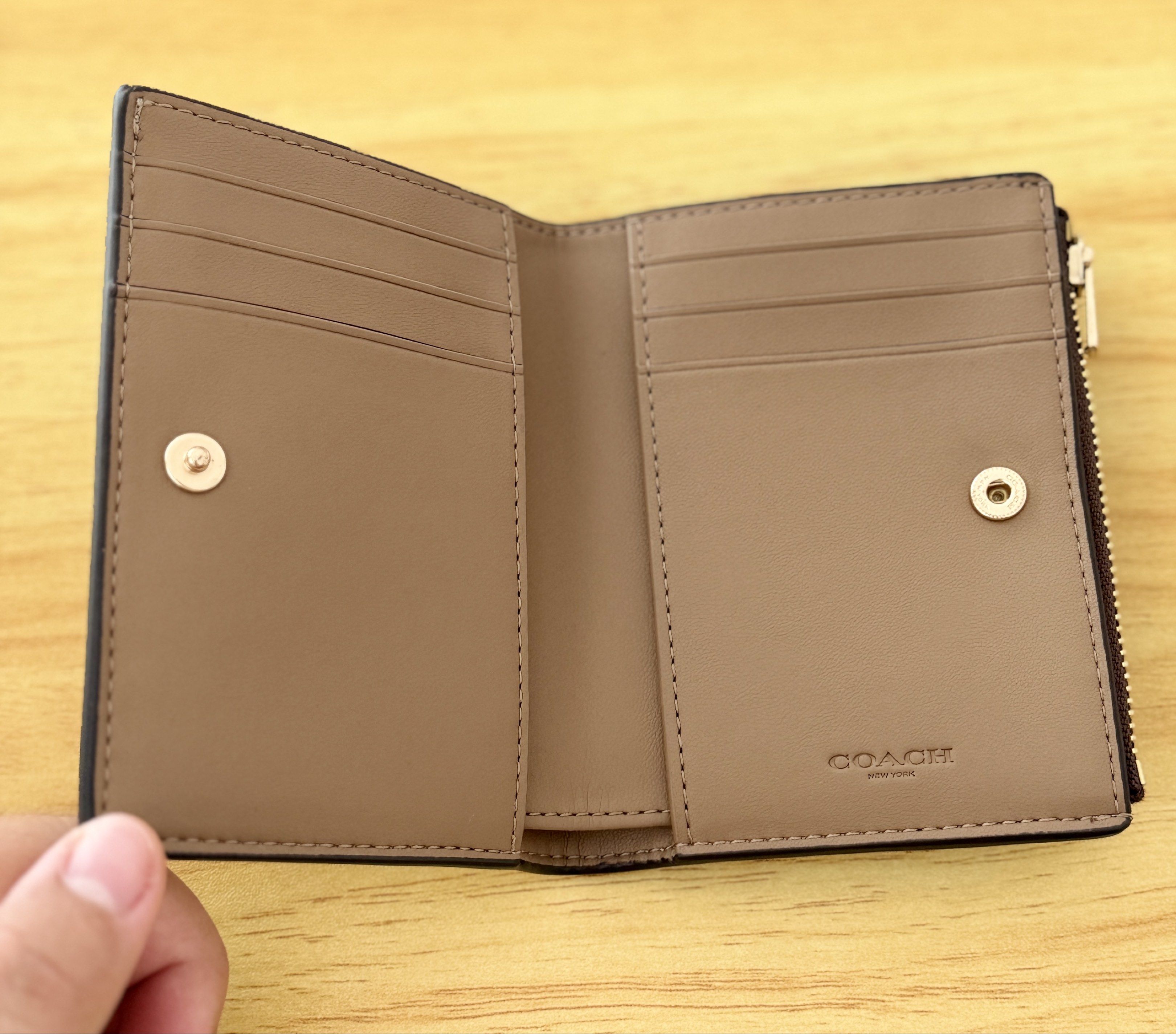 Coach Signature Zip Around Wallet (Category: Luxury Bags & Wallets) located in Batangas. Submitted by waffffflessss (Listing ID 1420626061, Image 2). Description: - Authentic Coach wallet - Signature brown monogram pattern - Zip-around closure - Gold Coach logo - Compact design - Perfect for everyday use - Classic Coach aesthetic.