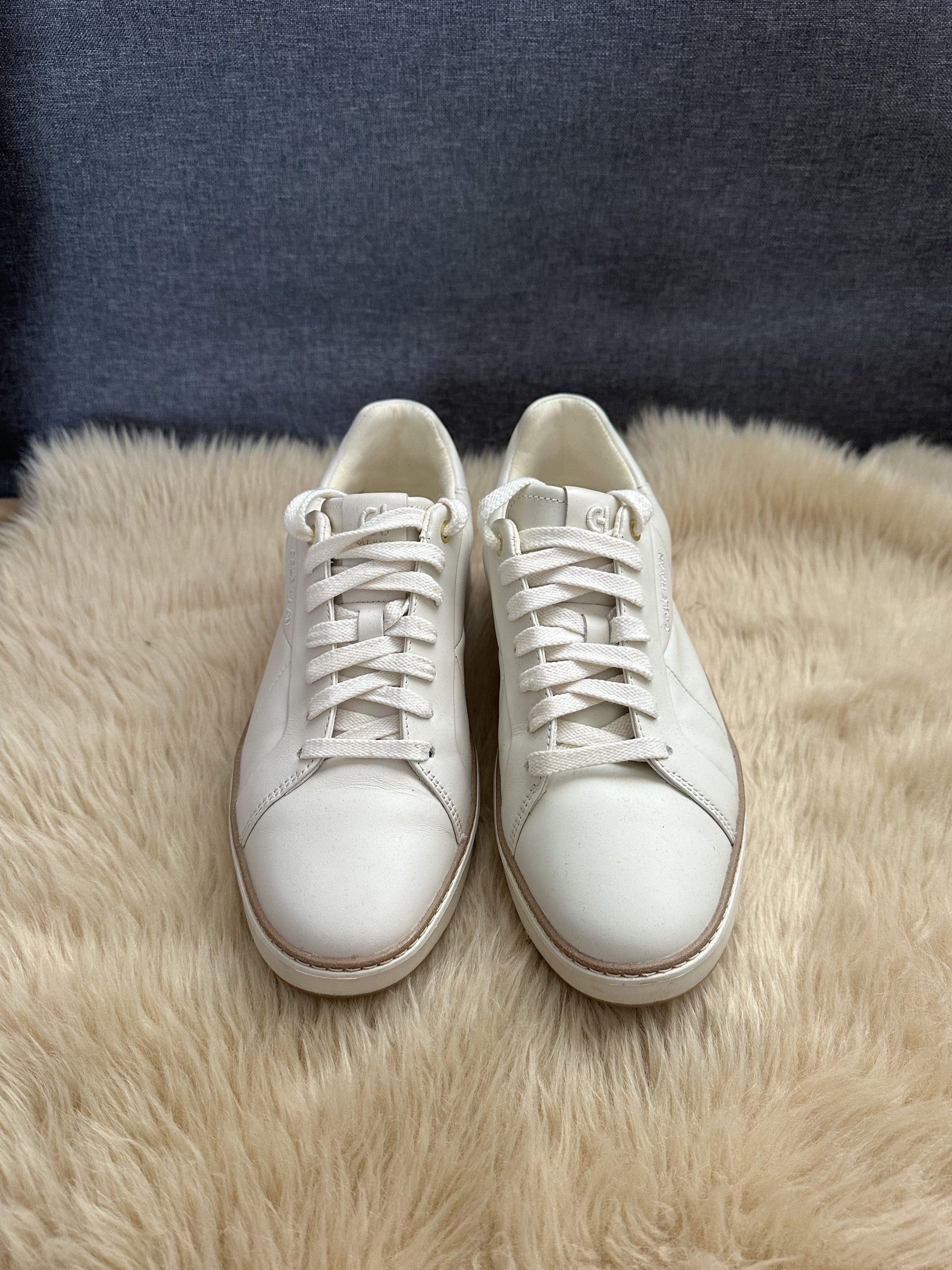 Colehaan sneakers (Category: Sneakers) located in Las Pinas. Submitted by celiae (Listing ID 1420837434, Image 2). Description: Colehaan sneakers 24.5cm.