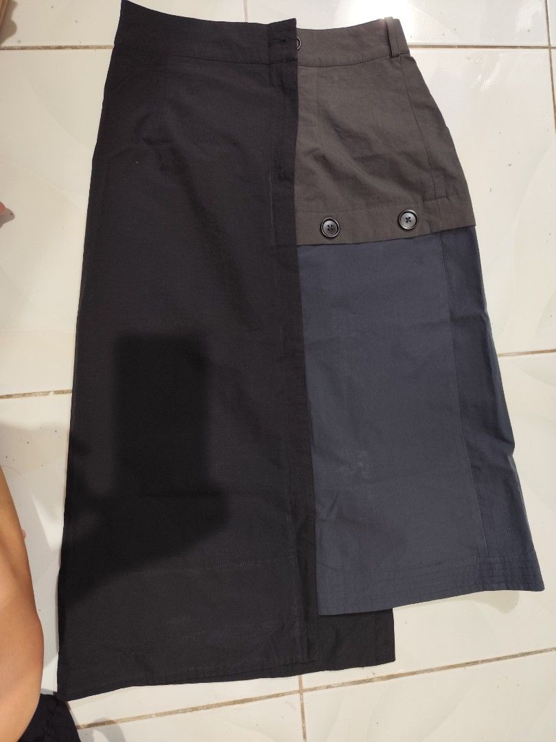 Color Block Long Skirt (Category: Skirts) located in Quezon City. Submitted by melsc (Listing ID 1420931476, Image 2). Description: PRELOVED LONG SKIRT SIZE:28 WAIST LENTH: 34CM.