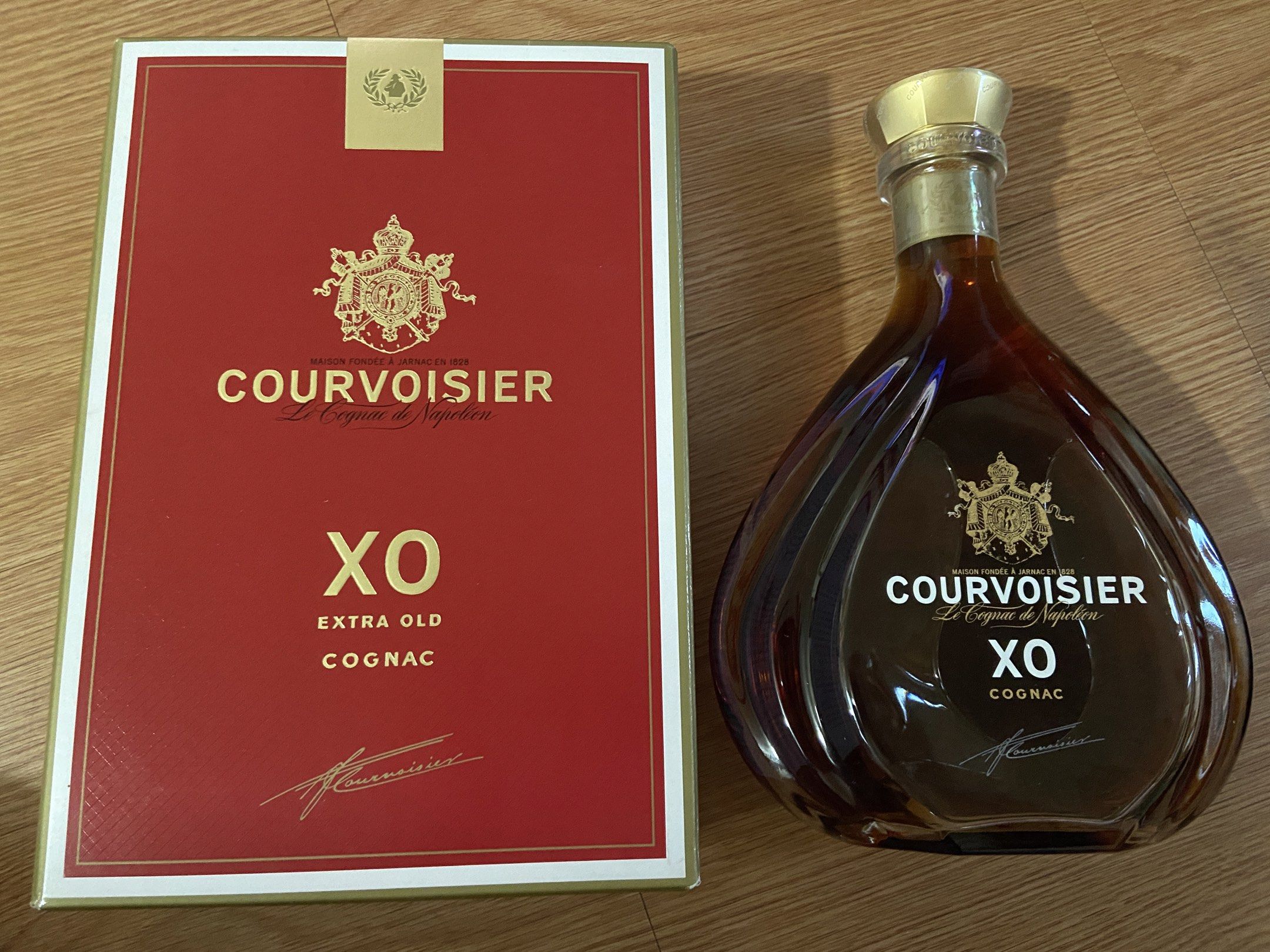 Courvoisier XO Cognac 1L (Category: Beverages) located in Subic. Submitted by jmsobie_1617 (Listing ID 1420844522, Image 2). Description: Courvoisier XO Extra Old Cognac With Box.