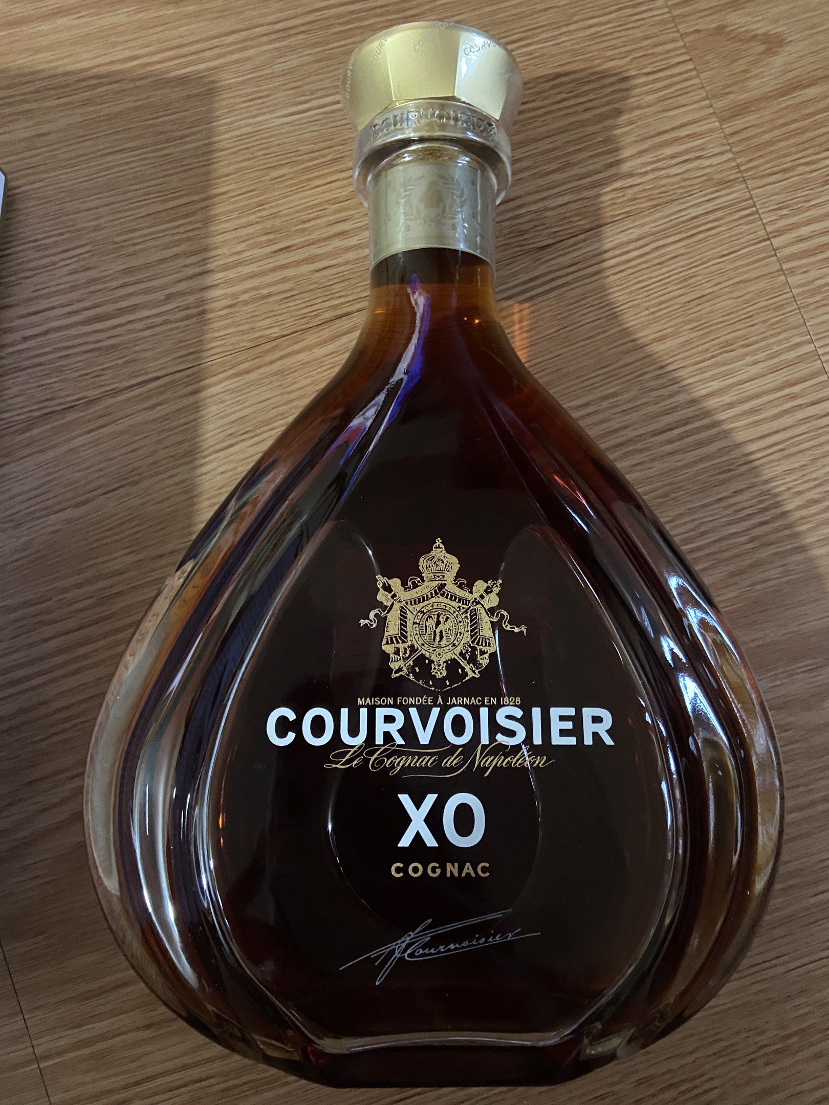 Courvoisier XO Cognac 1L (Category: Beverages) located in Subic. Submitted by jmsobie_1617 (Listing ID 1420844522, Image 1). Description: Courvoisier XO Extra Old Cognac With Box.