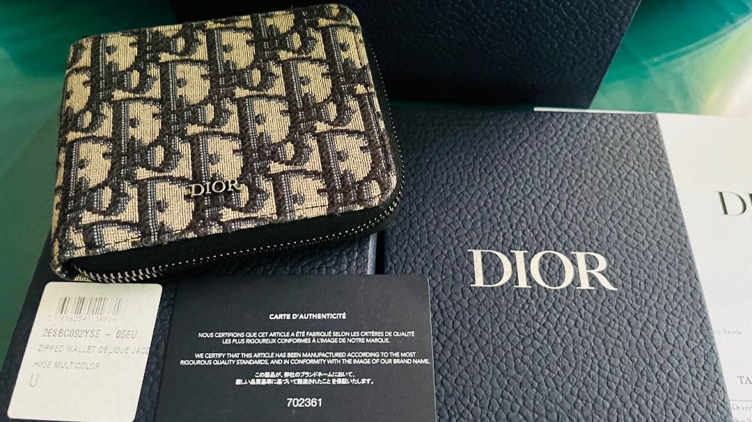 Dior Oblique Wallet Beige/Black | Authentic | Like New | Complete (Category: Luxury Bags & Wallets) located in Las Pinas. Submitted by jlj55 (Listing ID 1420879870, Image 2). Description: #BUY WITH CONFIDENCE **PLEASE READ BEFORE MAKING AN INQUIRY** 👍🏻 100% authentic / guaranteed authentic 👍🏻 Complete inclusions as shown 👍🏻 Please see photos for condition 👍🏻 Established Carousell seller with excellent transaction history - Dior zipped wal