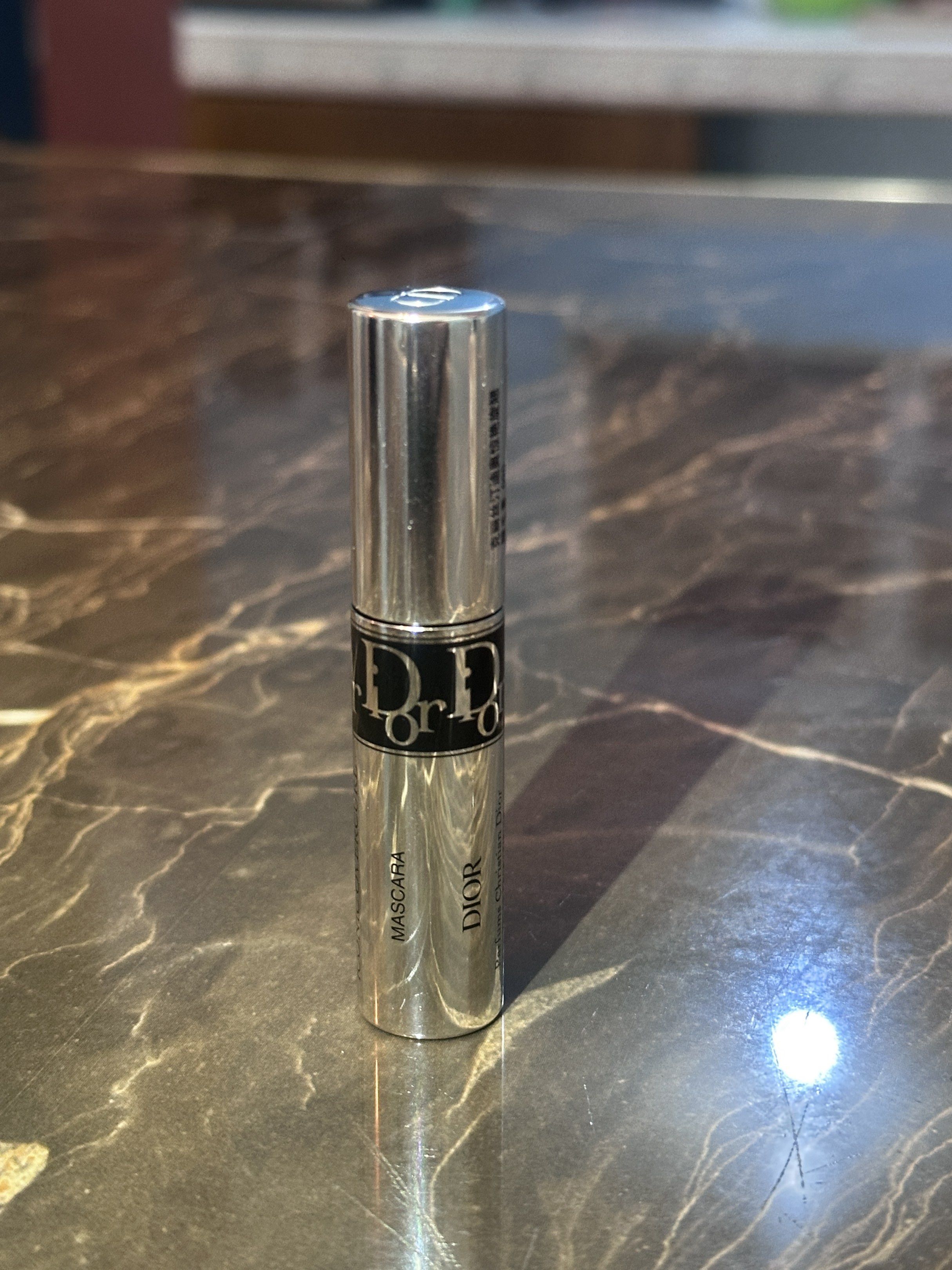 DIORSHOW ICONIC OVERCURL MASCARA (4G) (Category: Makeup) located in Legazpi City. Submitted by yzzyvvl (Listing ID 1420863999, Image 1). Description: Please note: This is a 4g mascara in the shade 090 Noir (Black).No box included — product only. 100% AUTHENTIC.