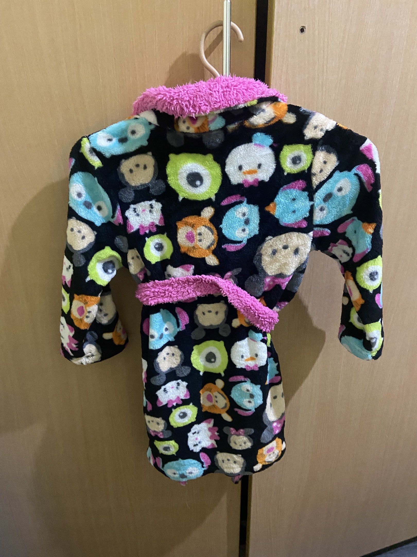 Disney Tsum Tsum Kids Robe (Category: Babies & Kids Fashion) located in Pasig City. Submitted by khloe23 (Listing ID 1420747297, Image 2). Description: perfect for swimming activities this summer .
