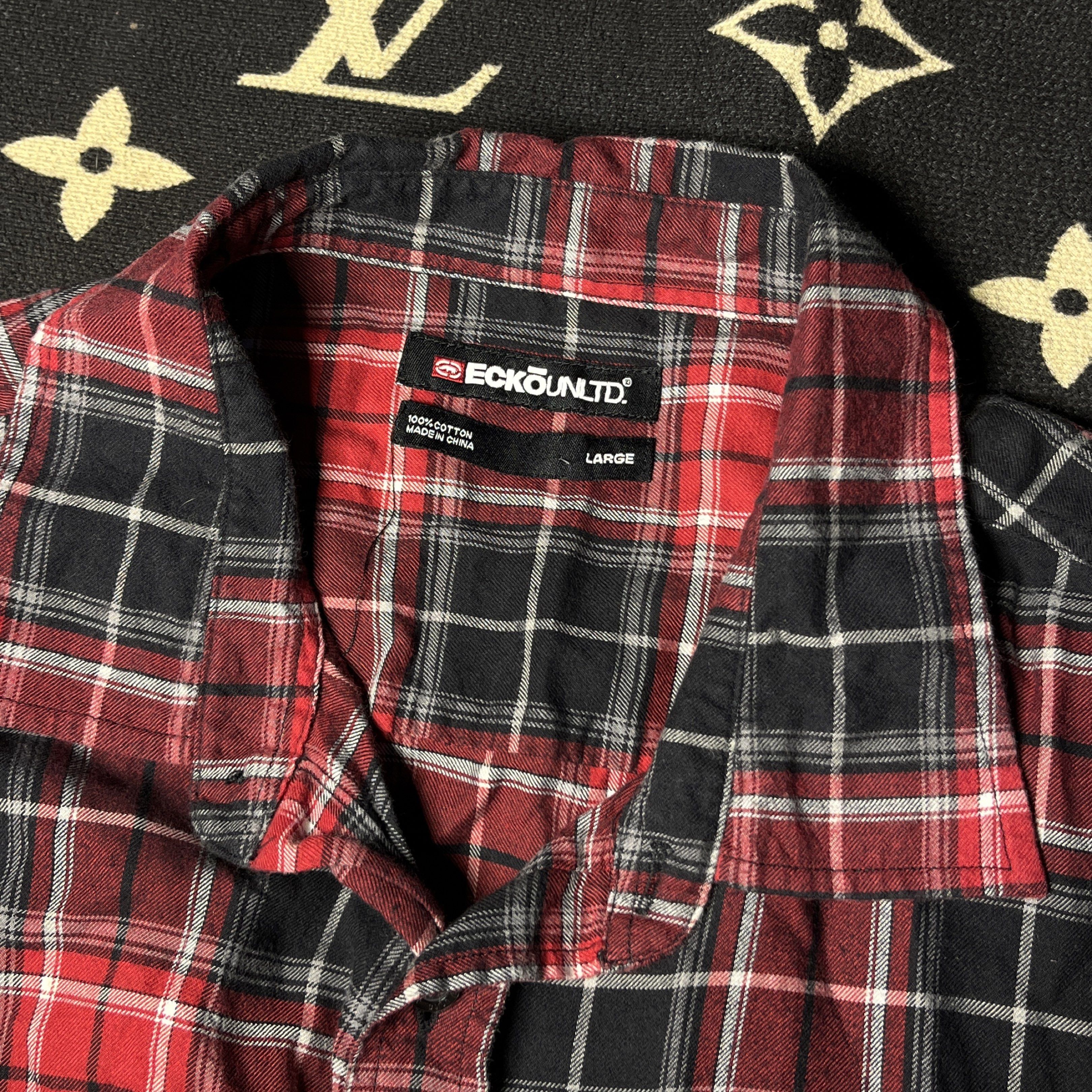 Ecko Unlimited Y2K Button down polo (Category: Formal Shirts) located in Dasmarinas. Submitted by eldosthrift (Listing ID 1420877152, Image 3). Description: Ecko Unltd Large (22x29) Excellent No issue.
