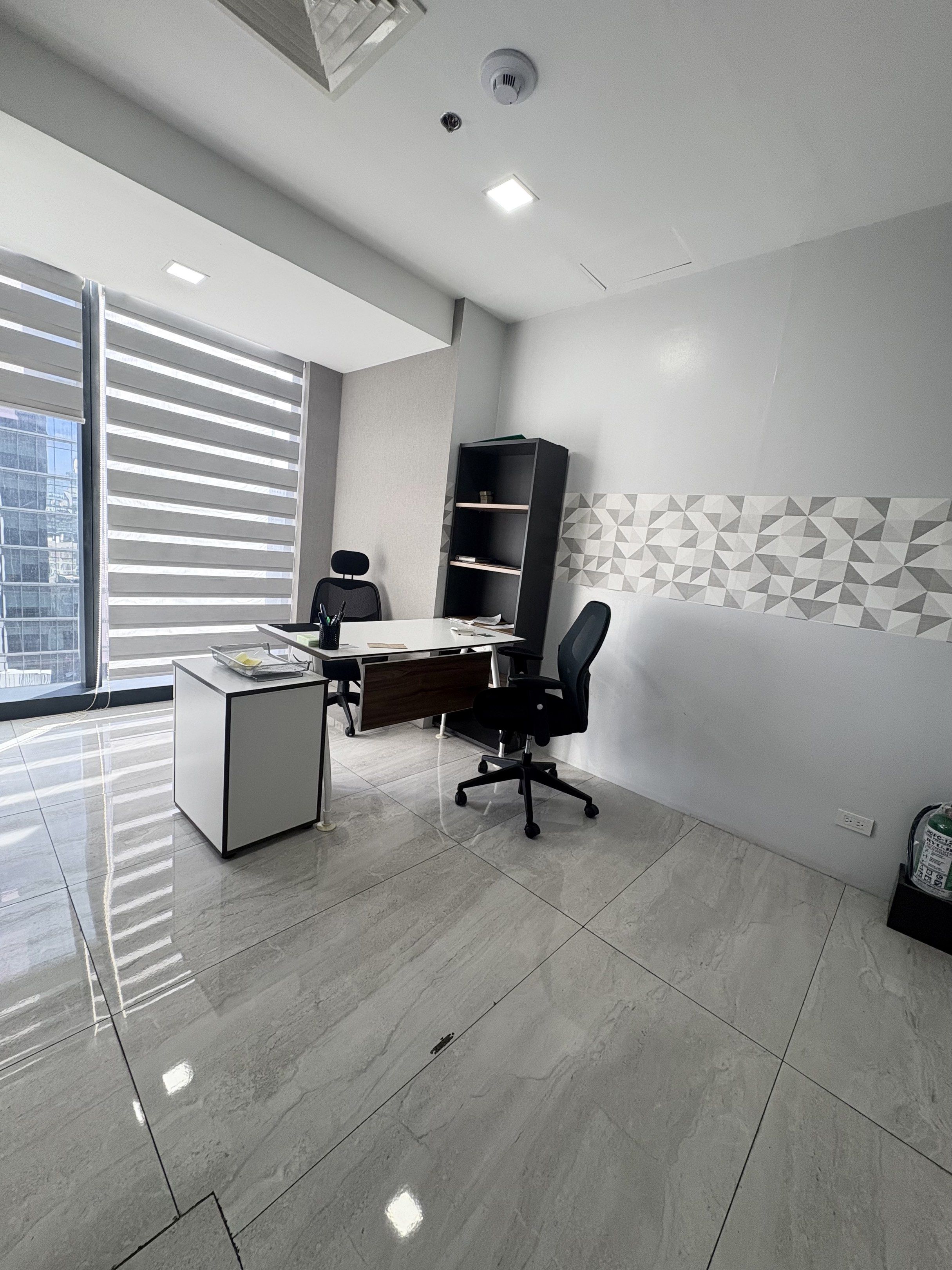 Fitted out BGC office for Lease (Category: Commercial) located in Makati City. Submitted by joie_09176718524 (Listing ID 1420823484, Image 3). Description: *FOR LEASE* Fitted out office High Street South Corporate Plaza T1 By Ayala Land Inc BGC Close to High Street 90 sqm fully fitted semi-furnished with conference room CEO room + toilet 2 smaller offices Reception area Pantry Storage 200,000 inclusive of CUSA VAT-ex Strictly Min 2-year lease Dir