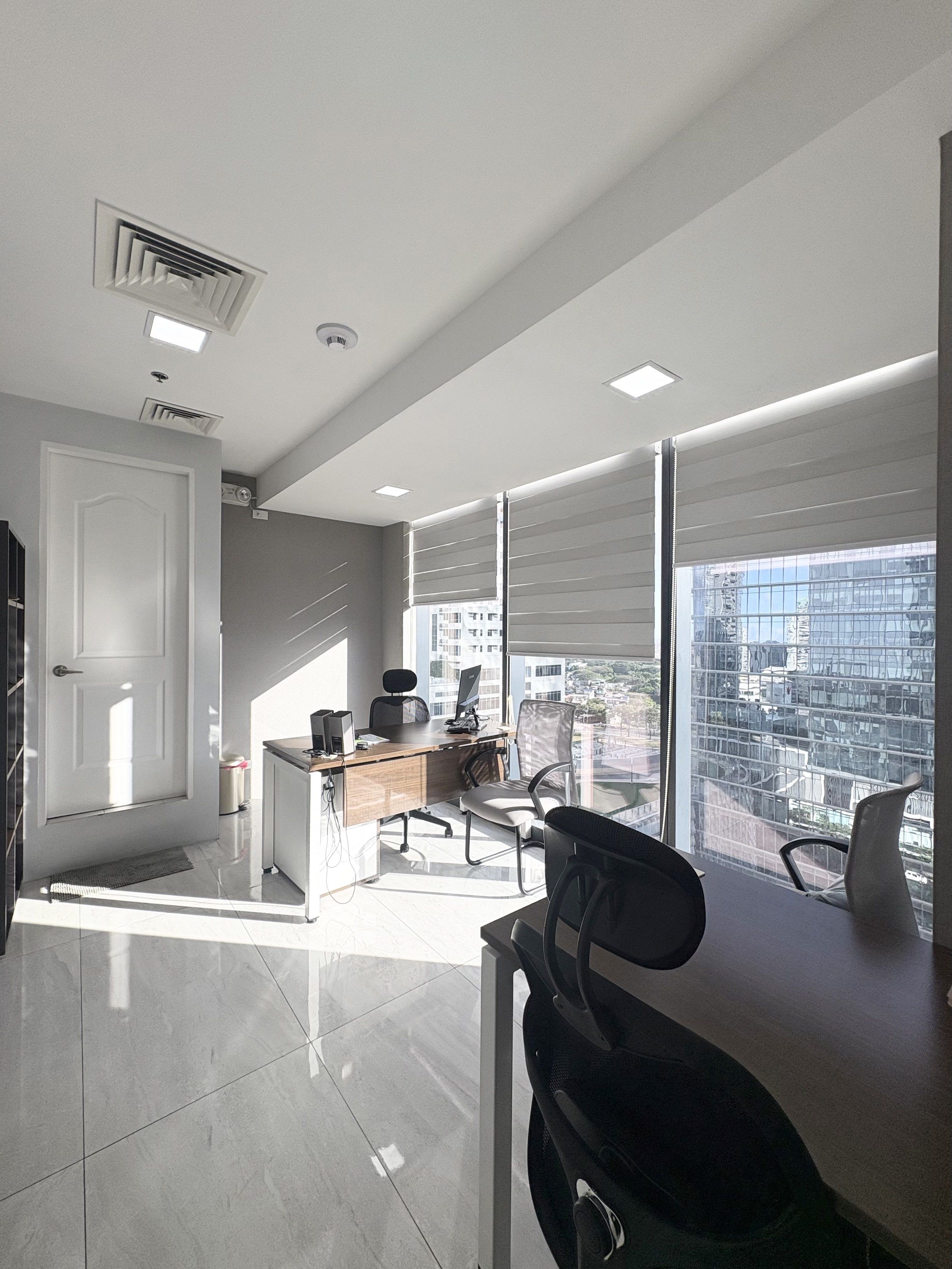 Fitted out BGC office for Lease (Category: Commercial) located in Makati City. Submitted by joie_09176718524 (Listing ID 1420823484, Image 1). Description: *FOR LEASE* Fitted out office High Street South Corporate Plaza T1 By Ayala Land Inc BGC Close to High Street 90 sqm fully fitted semi-furnished with conference room CEO room + toilet 2 smaller offices Reception area Pantry Storage 200,000 inclusive of CUSA VAT-ex Strictly Min 2-year lease Dir