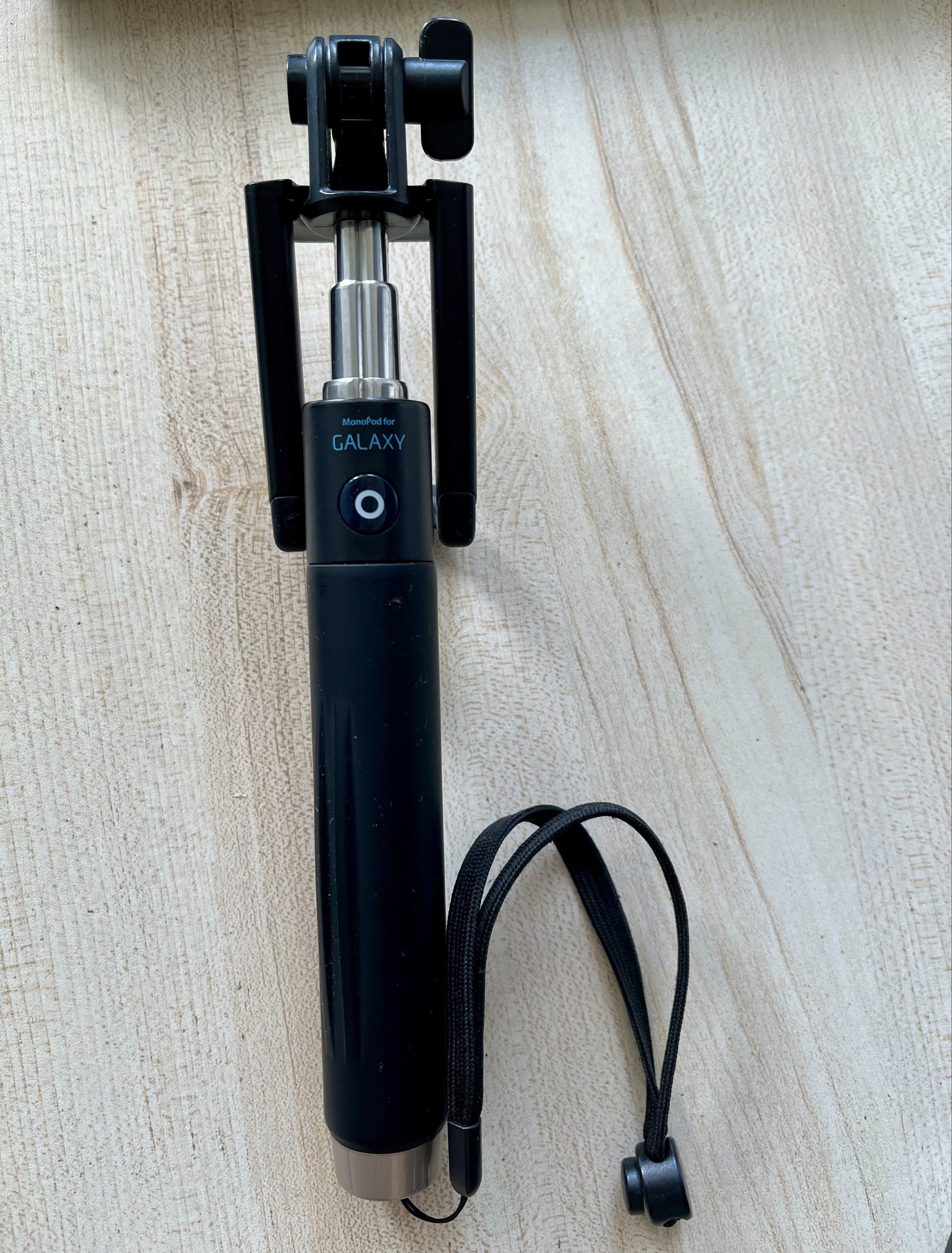 Monopod for Galaxy (Category: Tripods & Monopods) located in Cainta. Submitted by dette97 (Listing ID 1420865667, Image 1). Description: Monopod for Galaxy This selfie stick can be used with iPhones and Android phones. Weight: 148g Dimension: 185 x 40 x 30mm (720mm Max) Color: Black Sapphire Selling for: Php100 RFS: Decluttering.