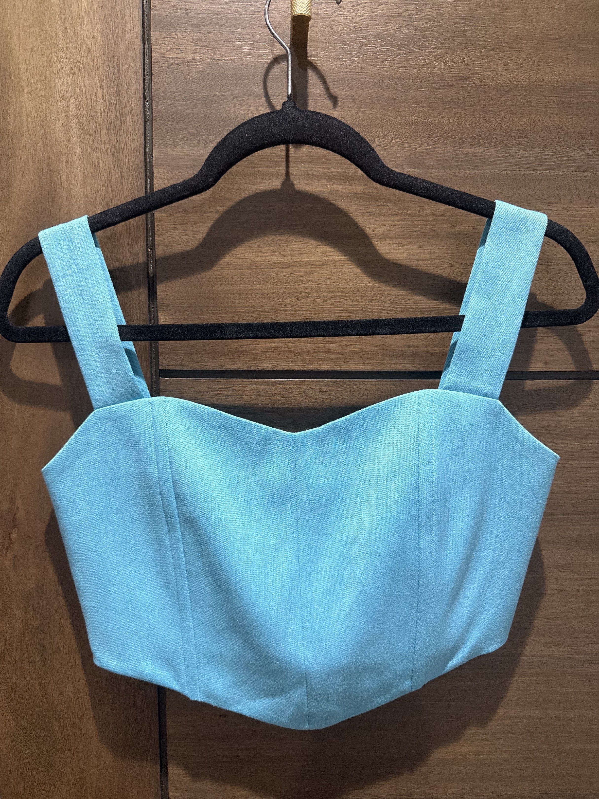 Gentlewoman Corset Top (Category: Sleeveless) located in Quezon City. Submitted by ak3isha (Listing ID 1420899734, Image 1). Description: .