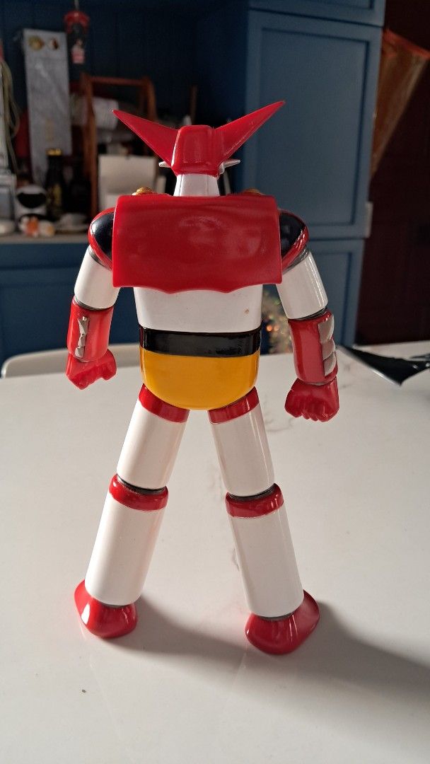 Getter Robo Figure (Category: Figurines & Statues) located in Santa Rosa. Submitted by majanice (Listing ID 1420765633, Image 2). Description: Getter 1 Kaiyodo Sofubi Toy box collectible as is no box .