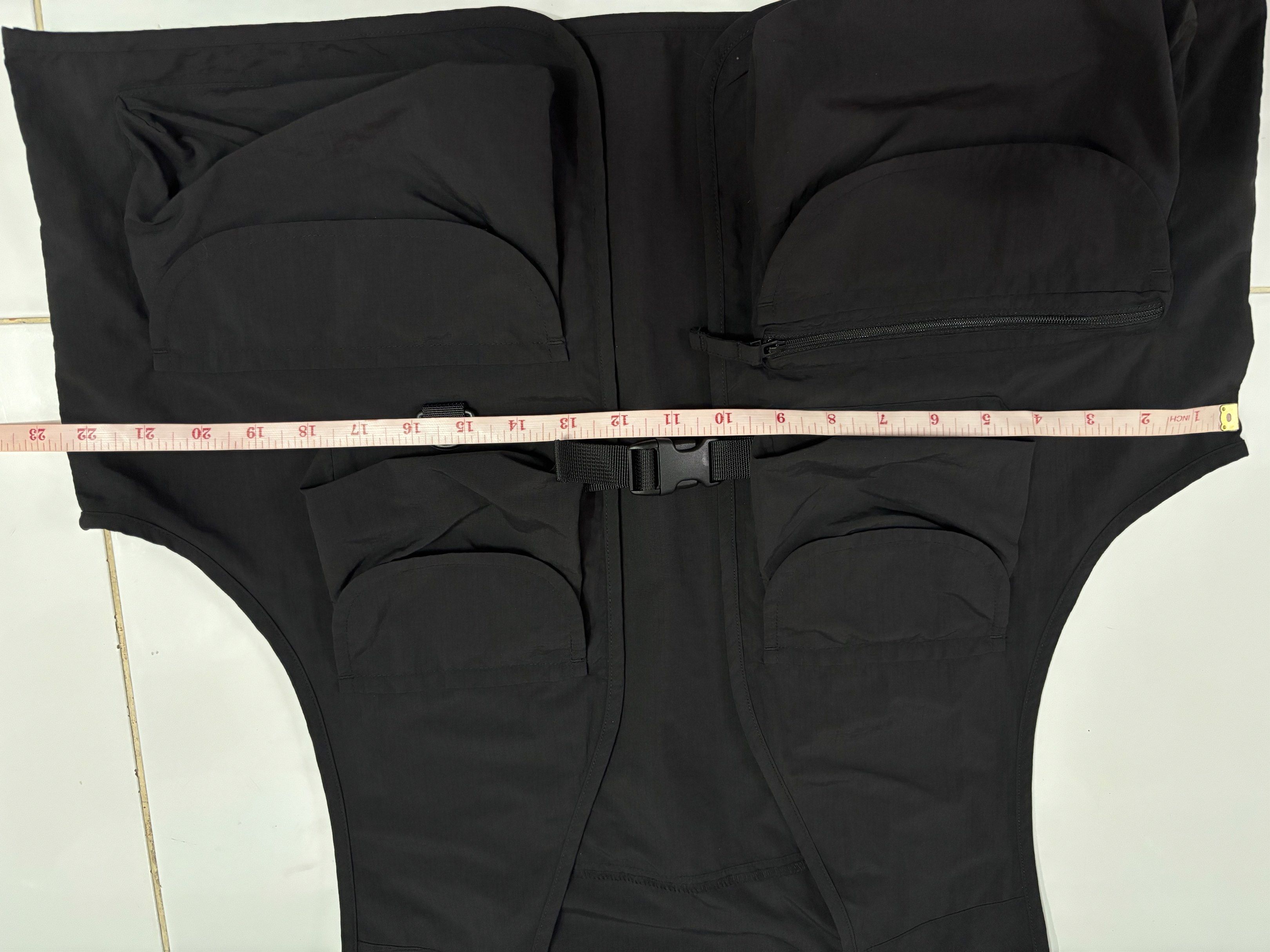 GU Black Utility Vest - Size M (Category: Vests) located in Manila. Submitted by Caps4everyone (Listing ID 1420879131, Image 3). Description: For sale only gu vest Price: 850 Size: medium Location:caloocan Shipping: lbc and lalamove Pm for sure buyer only.