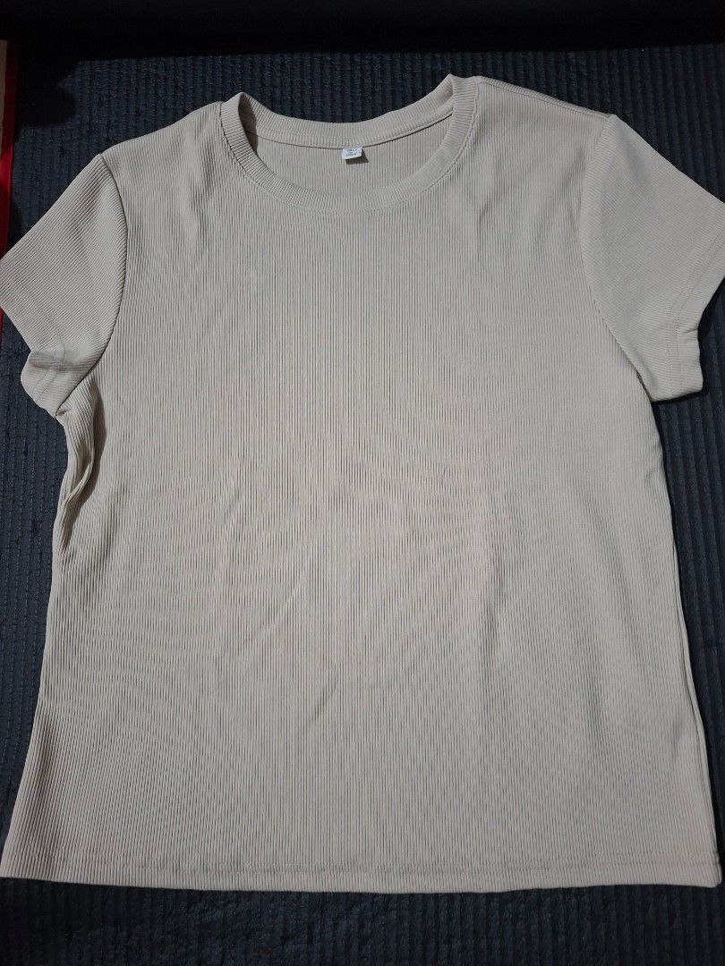 GU Ribbed T-shirt XL (Category: Shirts) located in Cabanatuan. Submitted by thriftytrix (Listing ID 1420907462, Image 2). Description: To swap with any item..toiletries , any clothes or what you can offer. Bought this at 550pesos and the tag was just removed to fit. RFS: Quite tight for me..