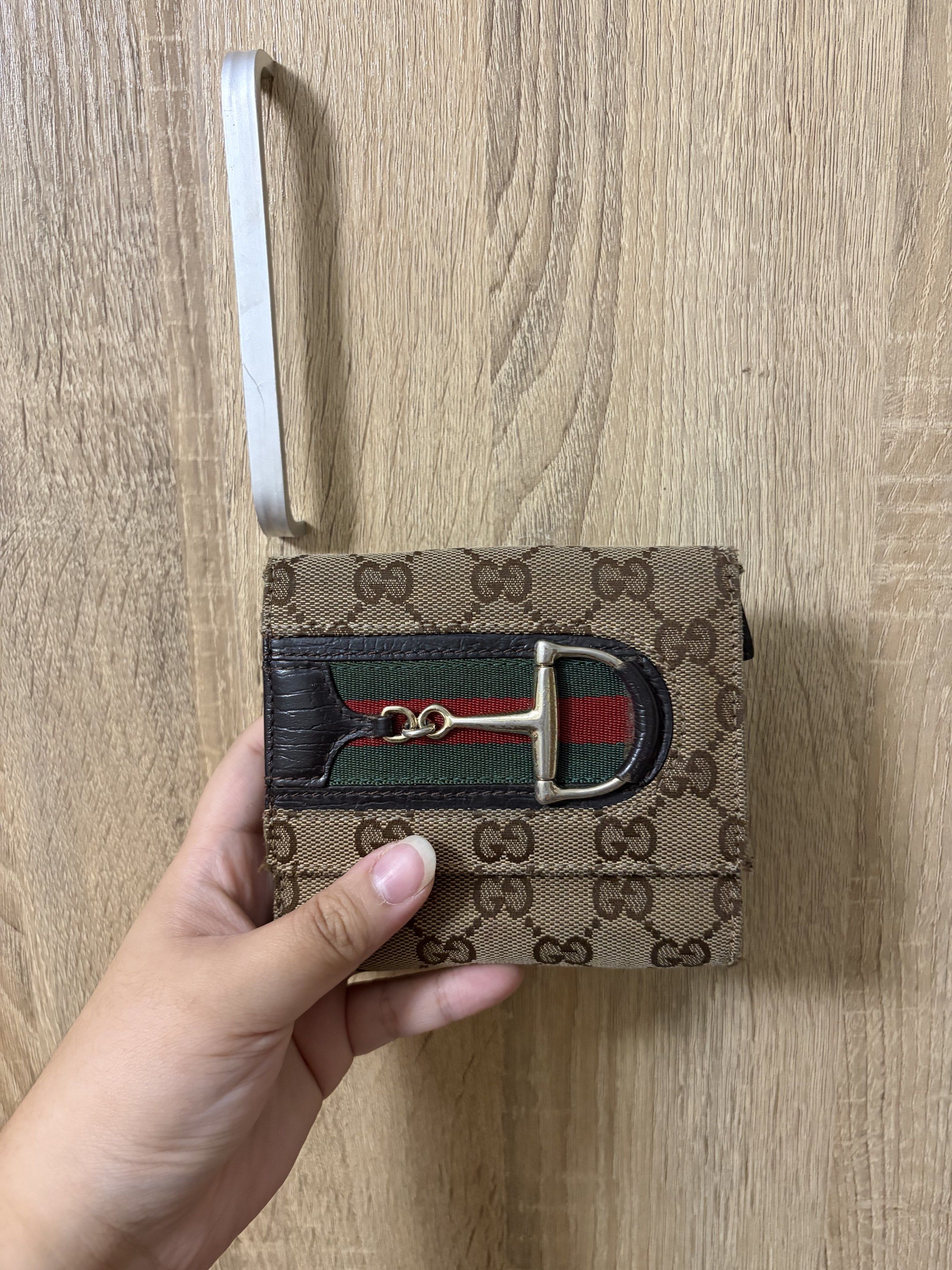 Gucci Horsebit Wallet (Category: Luxury Bags & Wallets) located in Lipa City. Submitted by fiftiethstreet.co (Listing ID 1420777967, Image 1). Description: - Authentic Gucci wallet - Features the iconic Horsebit detail - Brown GG canvas exterior - Black leather accent - Bi-fold design - Snap closure.
