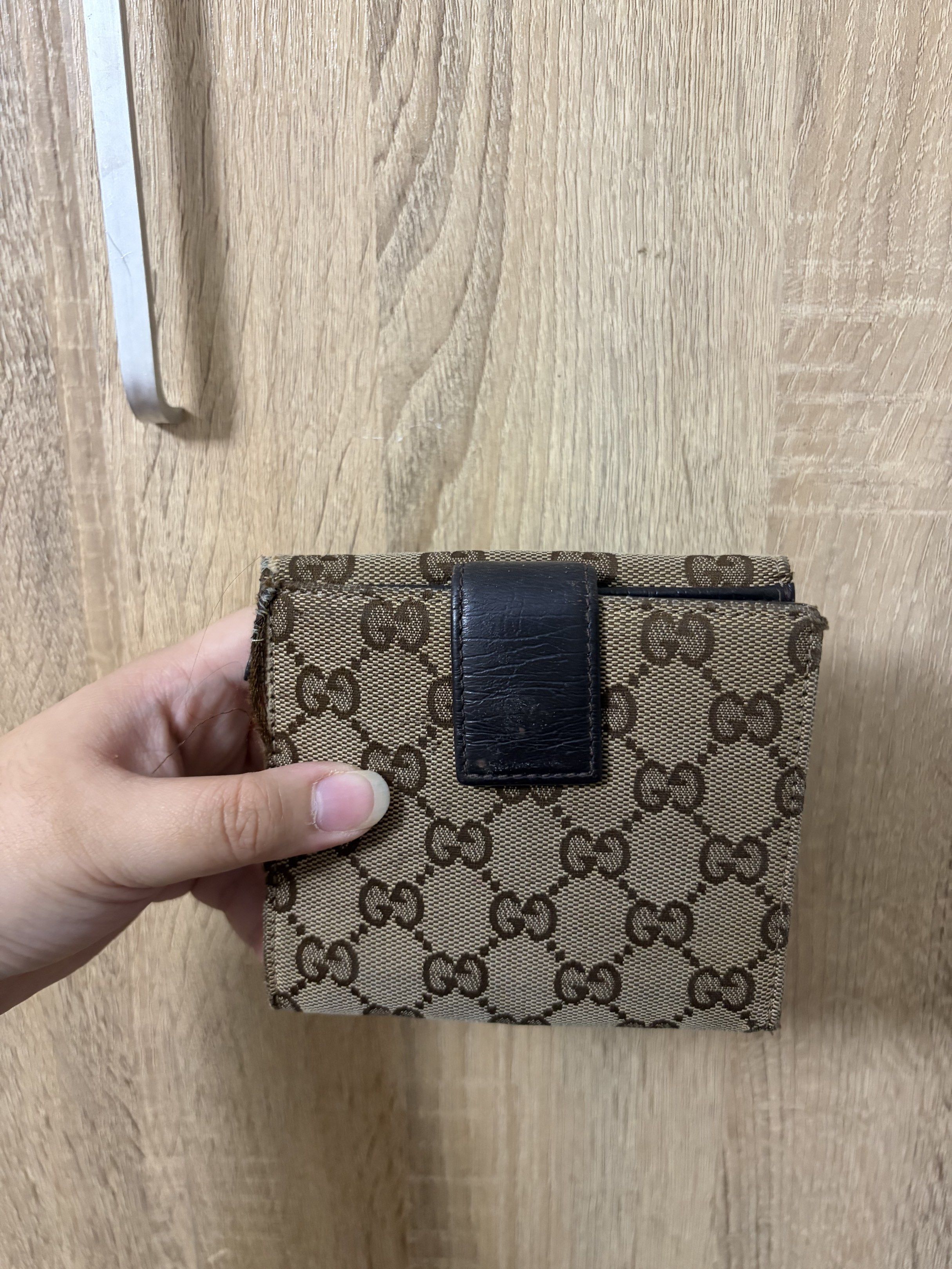 Gucci Horsebit Wallet (Category: Luxury Bags & Wallets) located in Lipa City. Submitted by fiftiethstreet.co (Listing ID 1420777967, Image 2). Description: - Authentic Gucci wallet - Features the iconic Horsebit detail - Brown GG canvas exterior - Black leather accent - Bi-fold design - Snap closure.