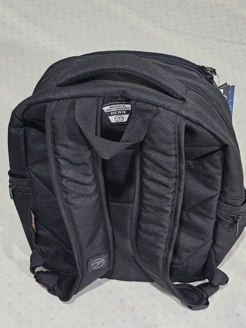Hawk Backpack (Category: Backpacks) located in Manila. Submitted by gavatrava (Listing ID 1420889864, Image 2). Description: Hawk 6010 Lifestyle Backpack •100% Authentic Hawk Bag. • Made with Dura-shield fabric for •exceptional weather resistance. • Use quality water-repellent material. • Multiple Compartment • Foam padded laptop compartment that can fit up to 16" laptop inside the main compartment •Product weight: 0.65 kg •Dimension: Large (12 L