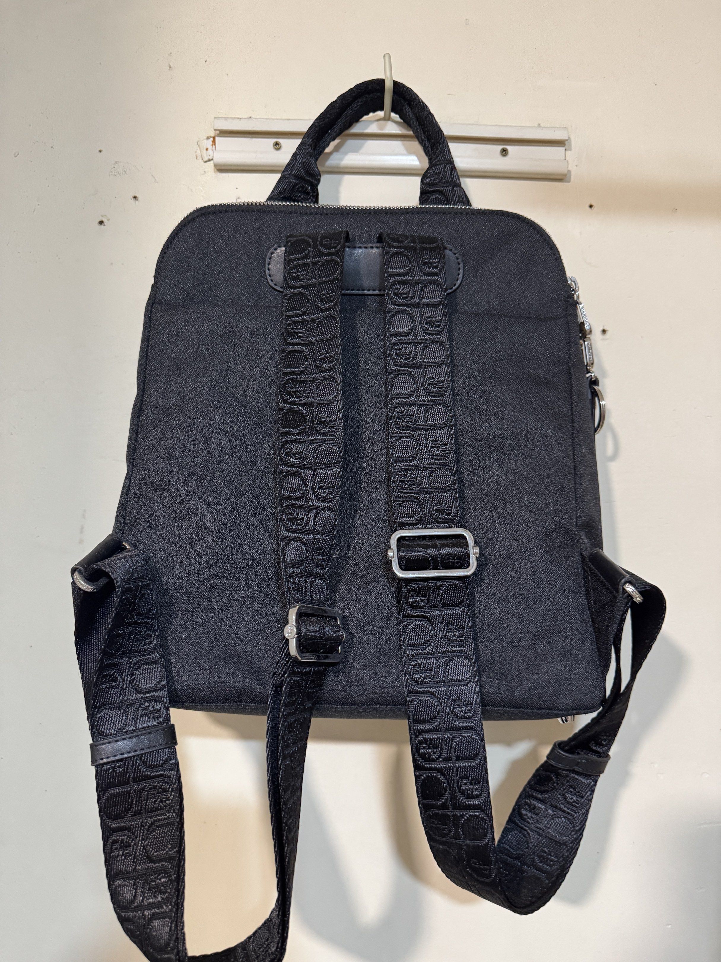 Hedgren Black Backpack (Category: Backpacks) located in Bacoor. Submitted by crissxcross.ph (Listing ID 1420780093, Image 2). Description: - Black Hedgren backpack - Front pocket - Top handle - Adjustable shoulder straps with patterned design - Zippered main compartment - Smaller front pocket - Sleek, minimalist design - Ideal for everyday use.