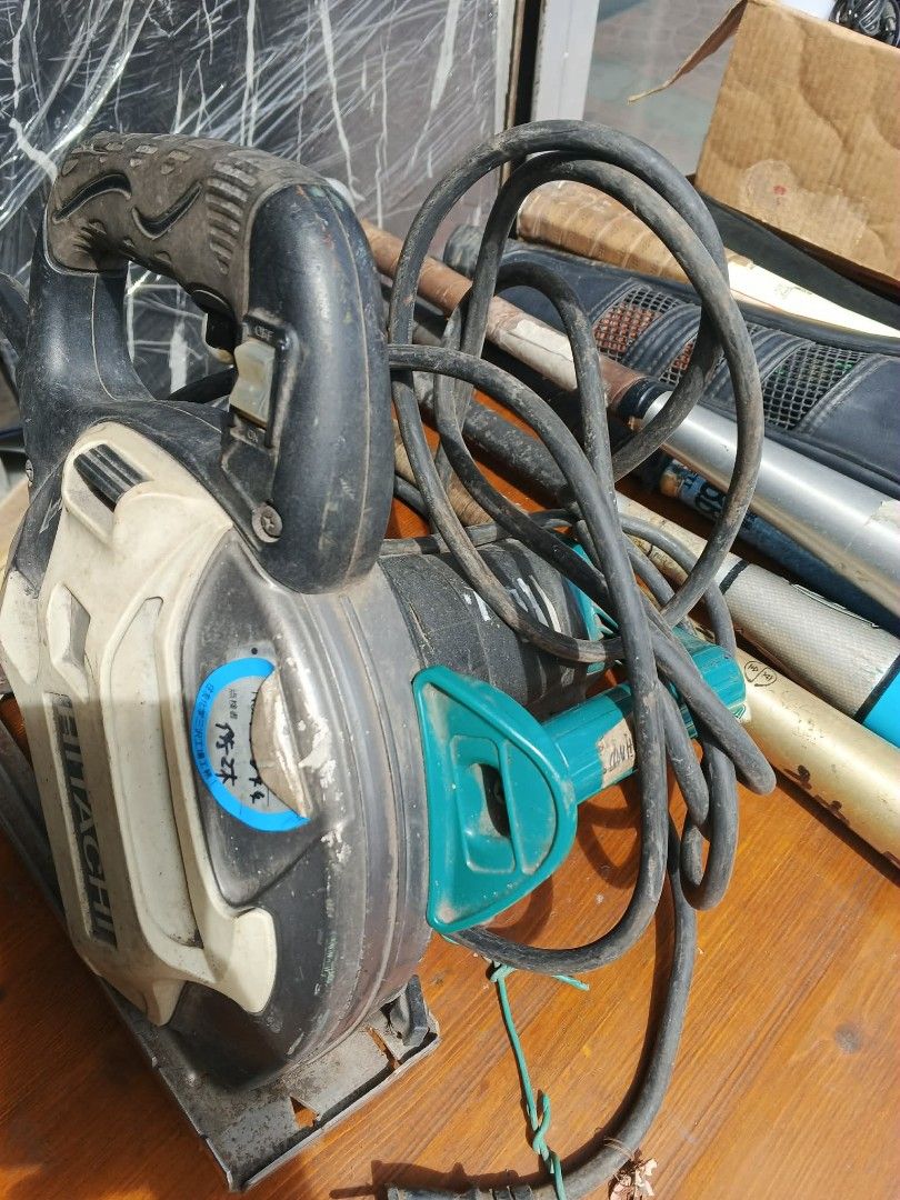 Hitachi Circular Saw (Category: Construction Tools & Equipment) located in Caloocan City. Submitted by surplusandbnewshop (Listing ID 1420833171, Image 2). Description: - Hitachi circular saw - Black and beige body with green handle - Includes power cord - Working condition - Suitable for cutting wood and other materials - Perfect for DIY or professional use.