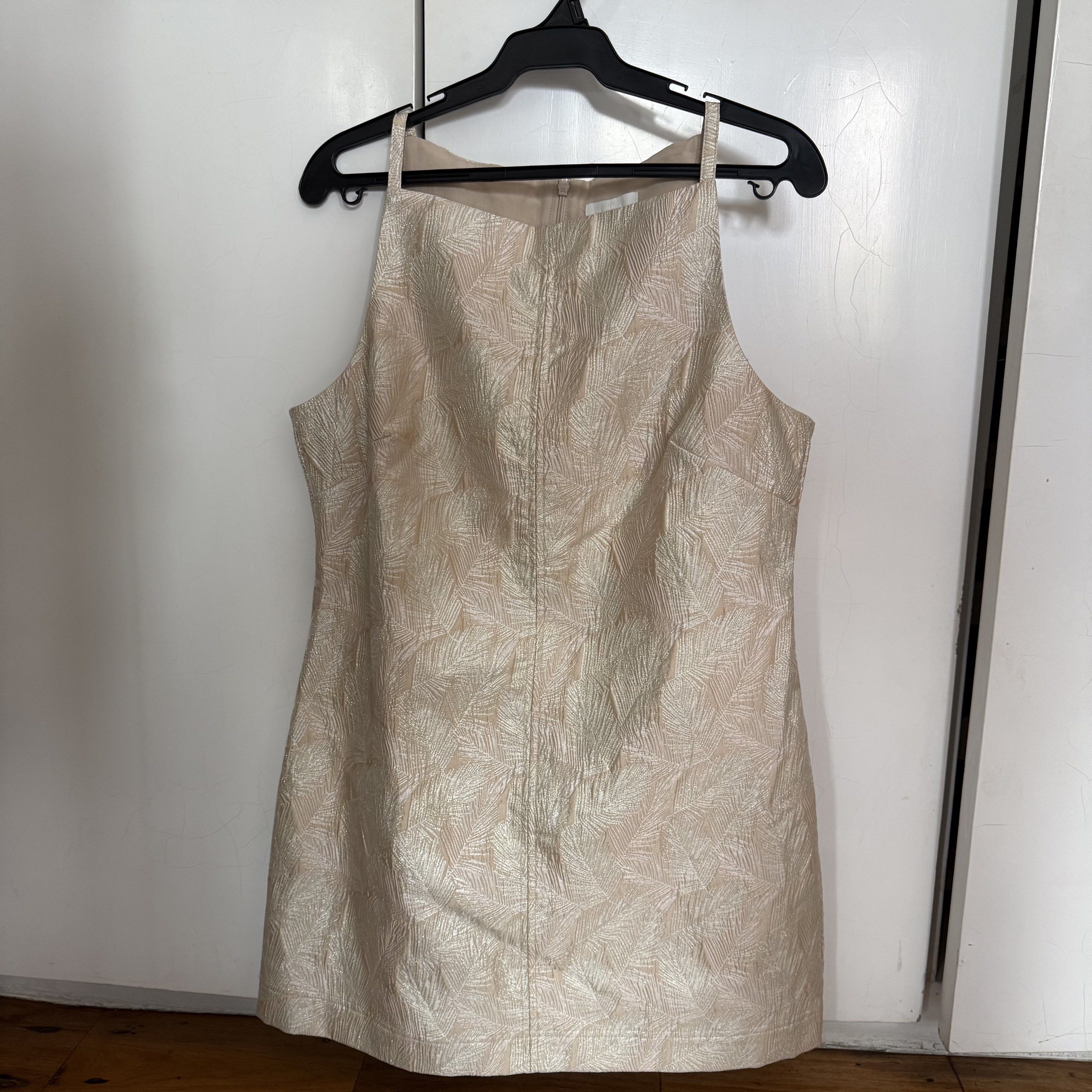 H&M Brocade Mini Dress (M) (Category: Dresses) located in Quezon City. Submitted by brief23 (Listing ID 1420815991, Image 2). Description: H&M Brocade Mini Dress Size: Medium Brand new & never worn but I removed the tags when I received it. RFS: Color doesn’t suit my skin tone Purchased from H&M Zalora for ₱1,760..