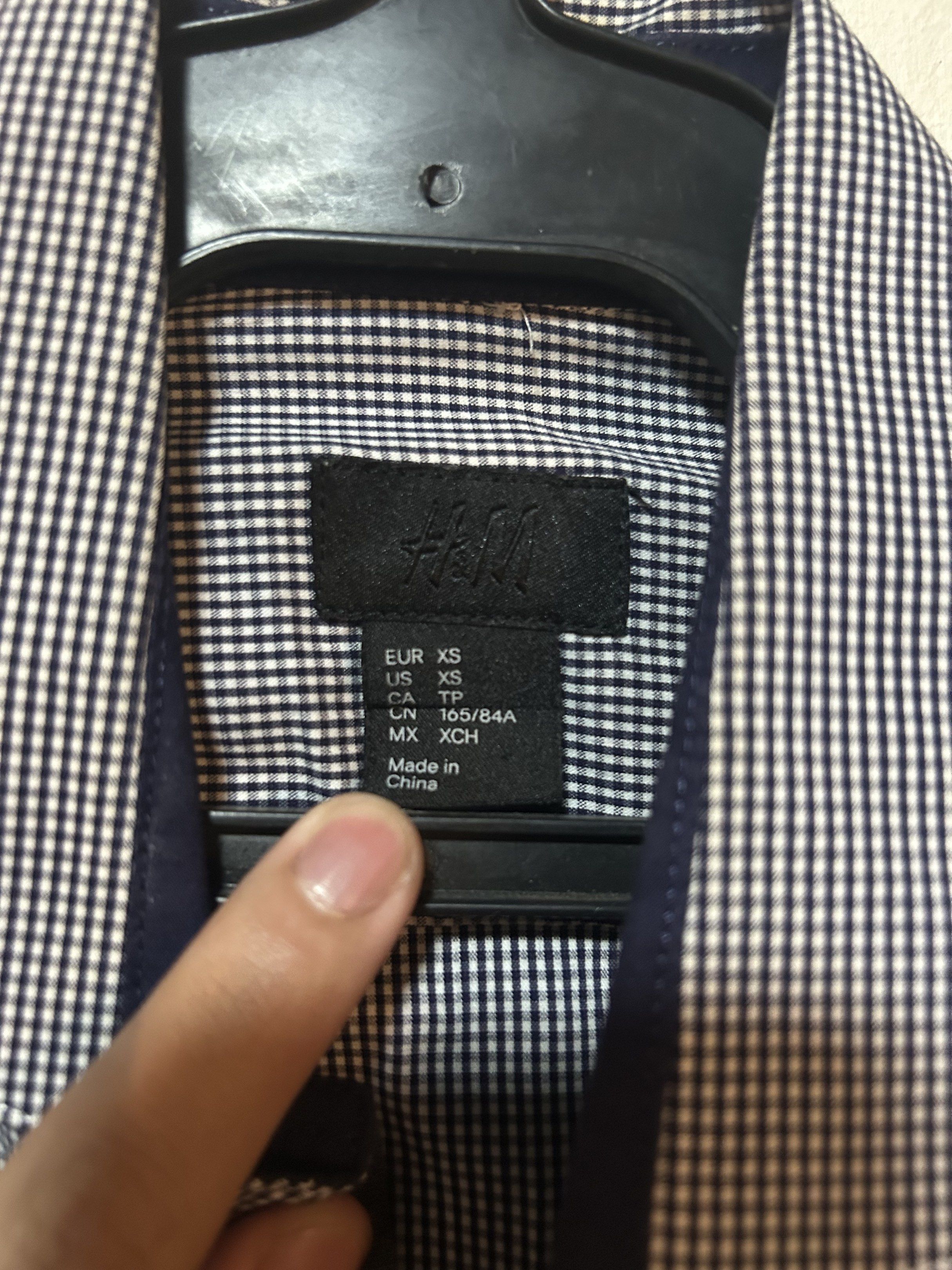 H&M Long Sleeves Formal Shirt (Category: Formal Shirts) located in Manila. Submitted by popluxeph_ (Listing ID 1420895003, Image 3). Description: .