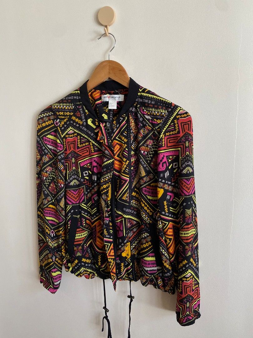 🚨SALE🚨 H&M x Coachella Pattern Pilot Jacket (Category: Coats, Jackets and Outerwear) located in Abucay. Submitted by jamesnike21 (Listing ID 1420829992, Image 3). Description: 📌Hailey Baldwin's H&M Festival Campaign 📌like new 📌size 6 on tag 📌width 17' 📌length 22' 📌For negotiations, send offer 👍 Kindly check my listing for more branded items... + shipping fee JNT / JRS MOP Gcash👍 Pm me for more info 👍.