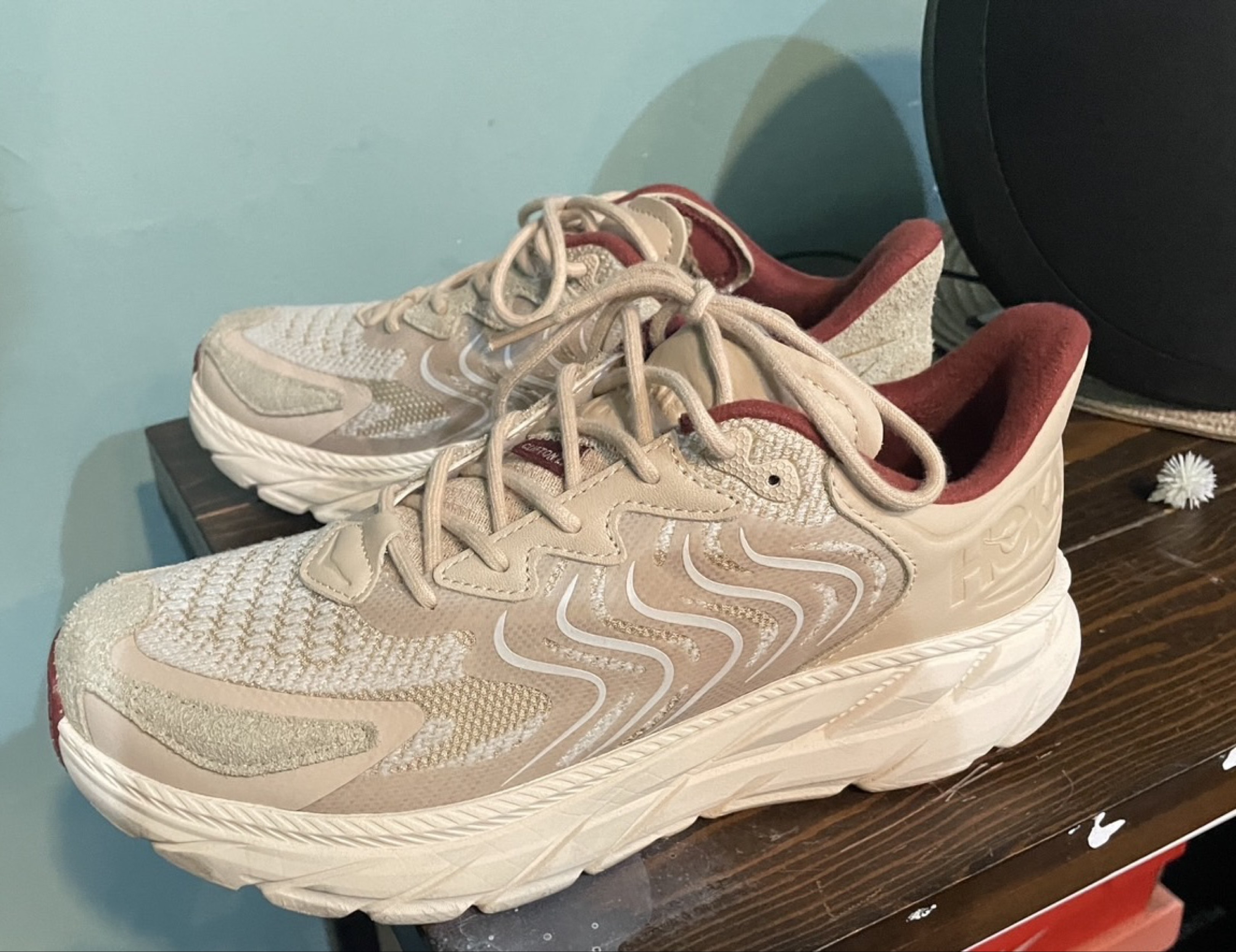 HOKA Clifton LS 1141550-SSRS 流沙色⁄紅棕, 他的時尚, 鞋類, 運動