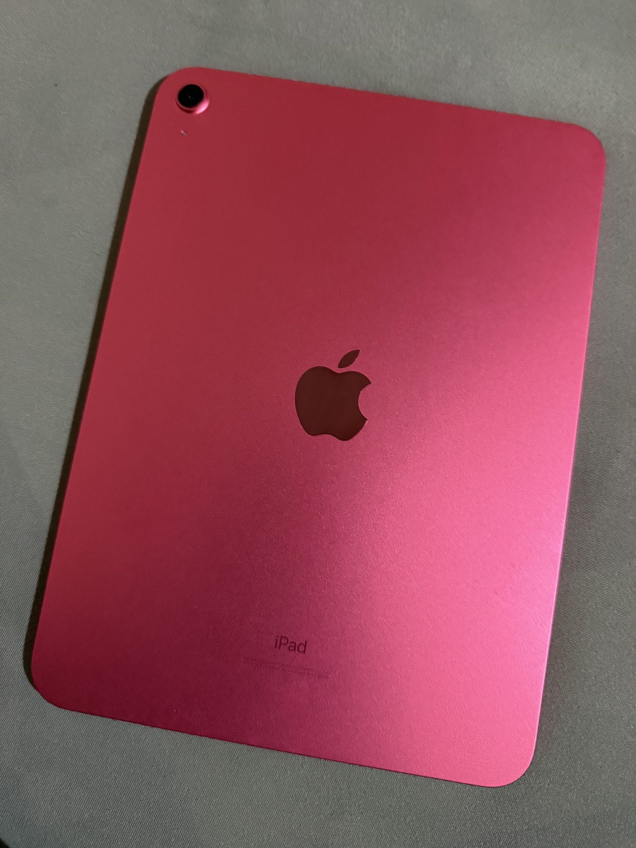 iPad 10th gen 256gb (pink) w/ wireless keyboard and procreate (Category: iPad) located in Pasay City. Submitted by Bud09 (Listing ID 1420916179, Image 3). Description: -iPad 10th gen 256gb (pink) w/ wireless keyboard and procreate -excellent condition -with box and charger Pasay/Makati location .