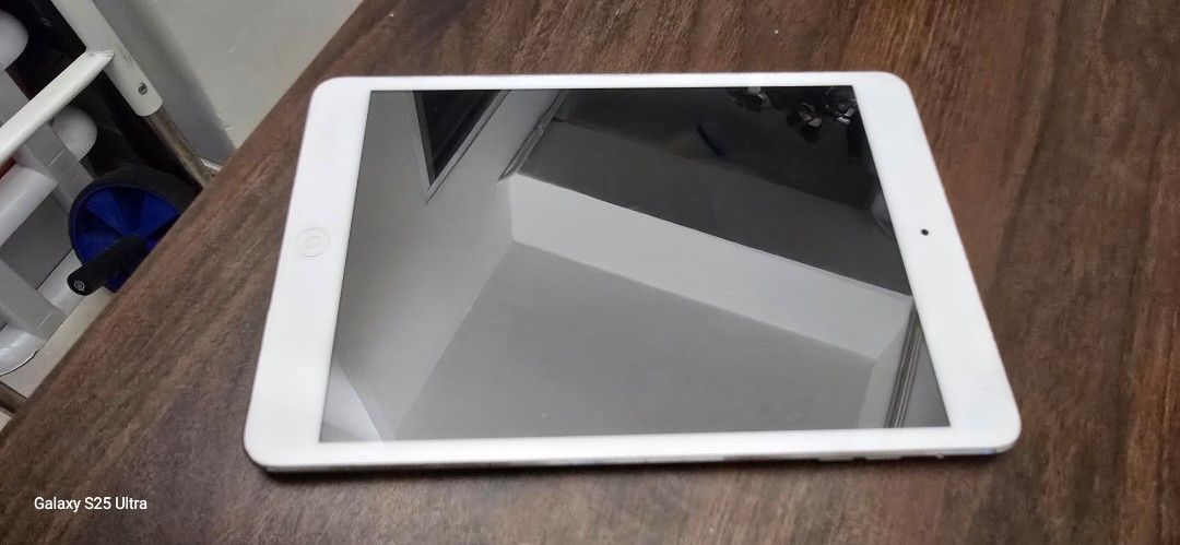 Ipda mini （分類：平板電腦 - iPad）位於 Hong Kong。 由 dhatek 提交（商品編號 1420846962，圖片 2）。簡介： 16 gb。