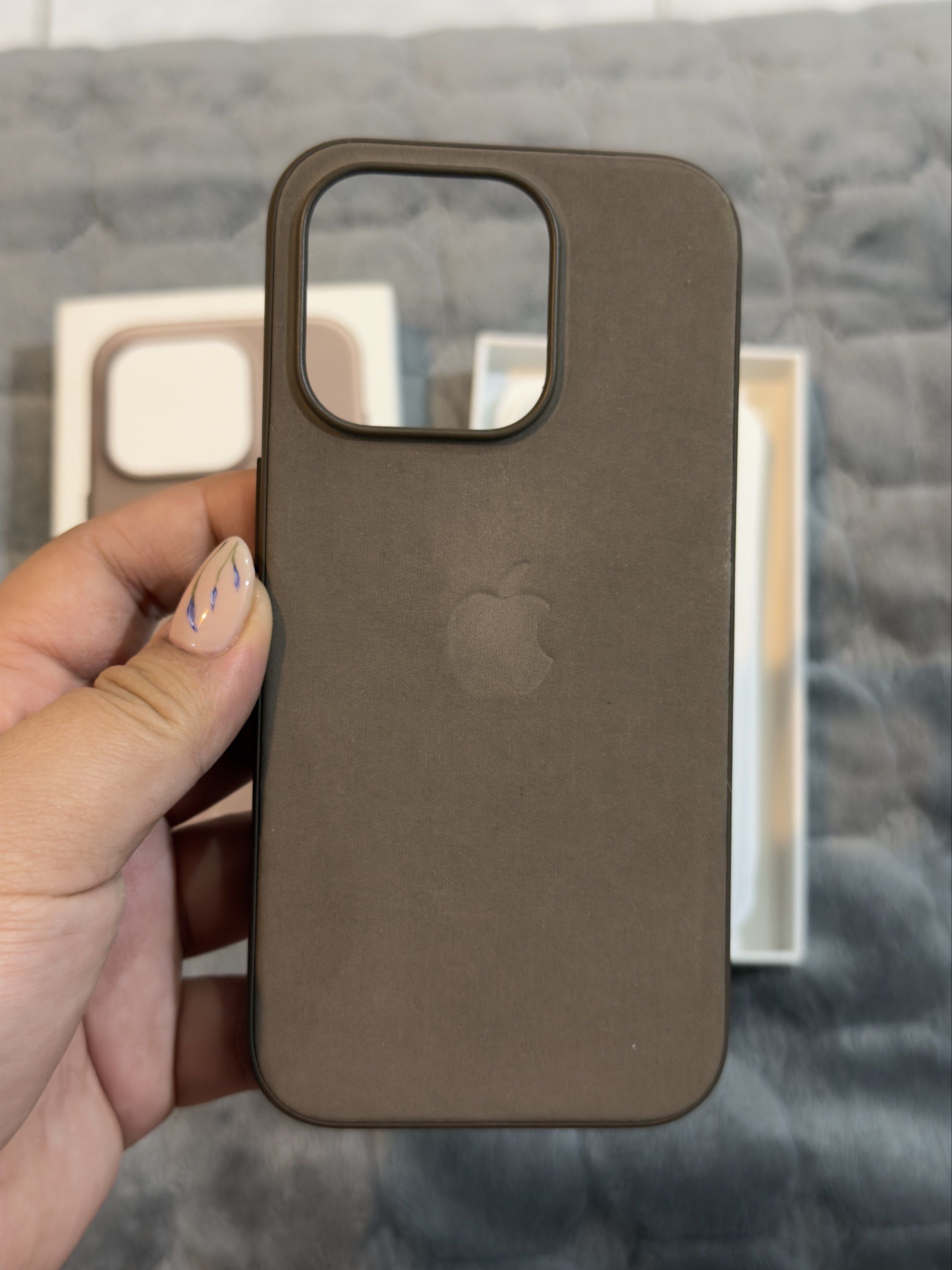 Iphone 15 Pro Original Case | Taupe Color (Category: Cases & Sleeves) located in Quezon City. Submitted by racollo (Listing ID 1420920310, Image 2). Description: RFS : Phone upgrade Condition : Like new kasi as in 1 month ko lang to nagamit. ❌❌NO Lowball buyer pls! ❌❌.