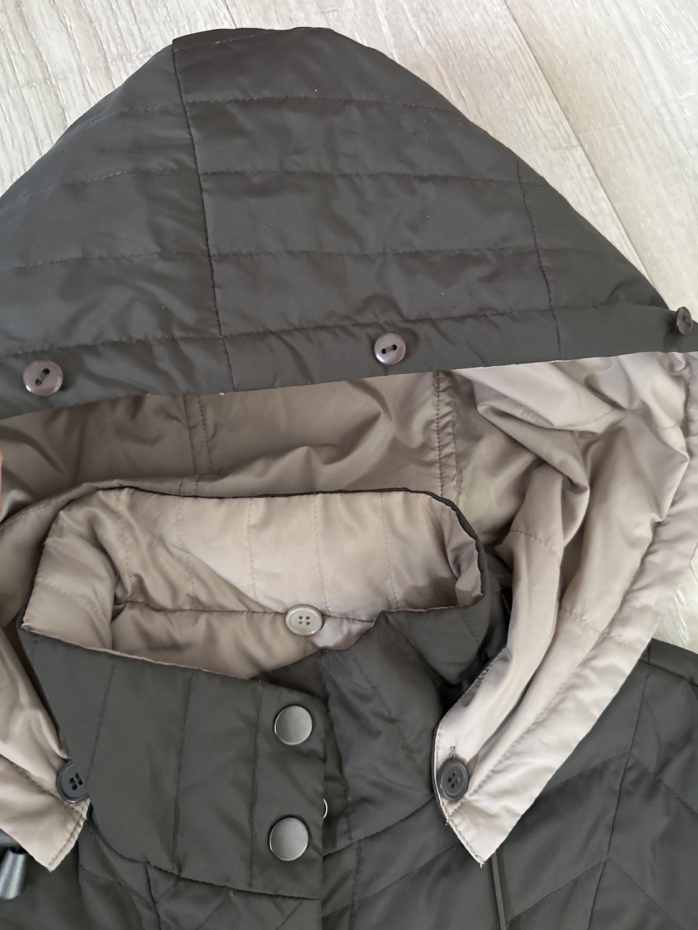 Japan winter jacket (Category: Coats, Jackets and Outerwear) located in Nilai. Submitted by rosi333 (Listing ID 1420856491, Image 3). Description: - wore twice -no brand from Japan -9/10 -M-L -navy green .