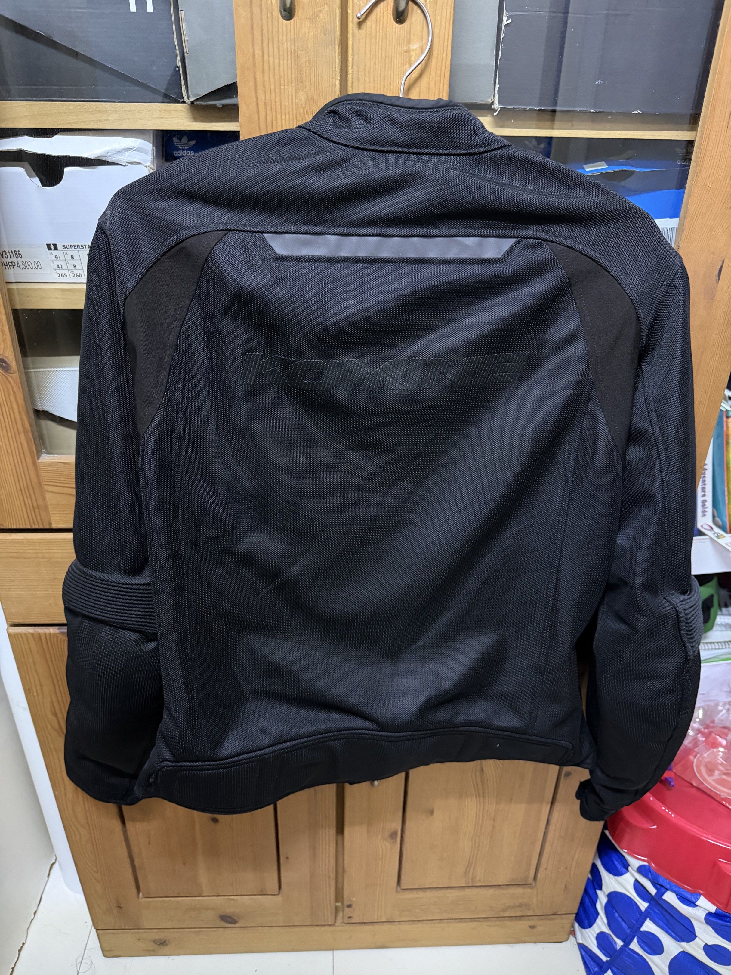 Komine Motorcycle Jacket 3XL (Category: Activewear) located in Quezon City. Submitted by sebdj (Listing ID 1420926145, Image 3). Description: Original Komine Motorbike Jacket Size 3XL Pre owned but in good condition Location - New Manila QC Message if interested Thanks! .