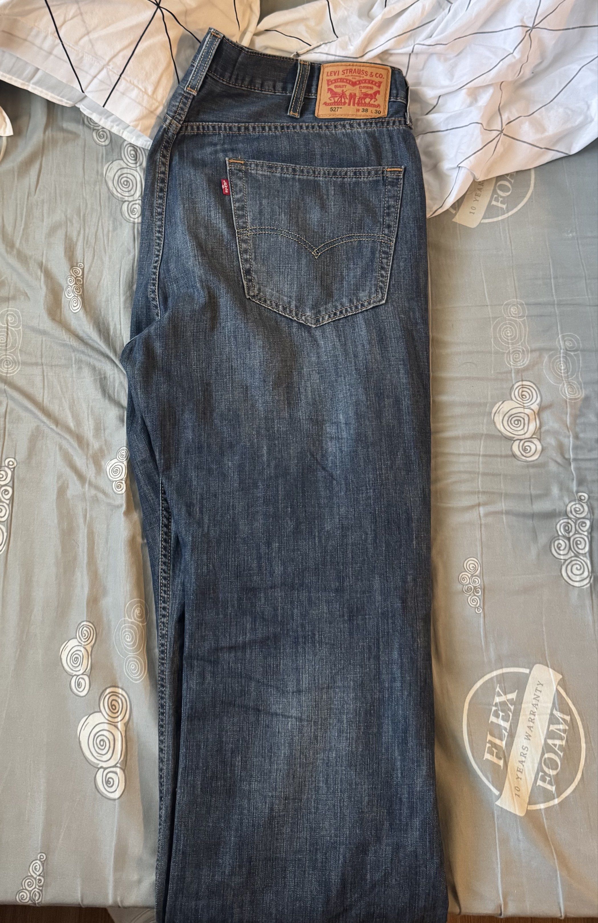 Levi's 527 Jeans - W38 L30 (Category: Jeans) located in Makati City. Submitted by montecristo_ (Listing ID 1420837088, Image 1). Description: - Levi's 527 jeans - Classic blue wash - Straight leg fit - Button closure - Five-pocket styling - Levi's logo patch - Size: W38 L30 - Versatile for everyday wear.