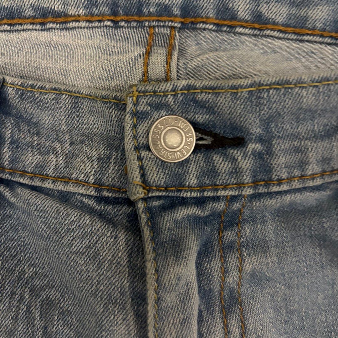 LEVI’S DENIM JEANS(LIGHT WASH) (Category: Jeans) located in Imus. Submitted by vinsthrift1997 (Listing ID 1420891424, Image 3). Description: SIZE 30 Complete tag No issue No stain or anything 10/10 COLOR RATE BOUGHT FROM JAPAN.