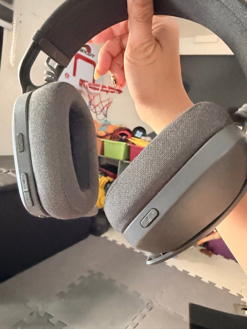 Logitech Zone Vibe 100 (Category: Headphones & Headsets) located in San Mateo. Submitted by michelleocruz (Listing ID 1420784821, Image 3). Description: Hindi na nagagamit. Need to buy new one.