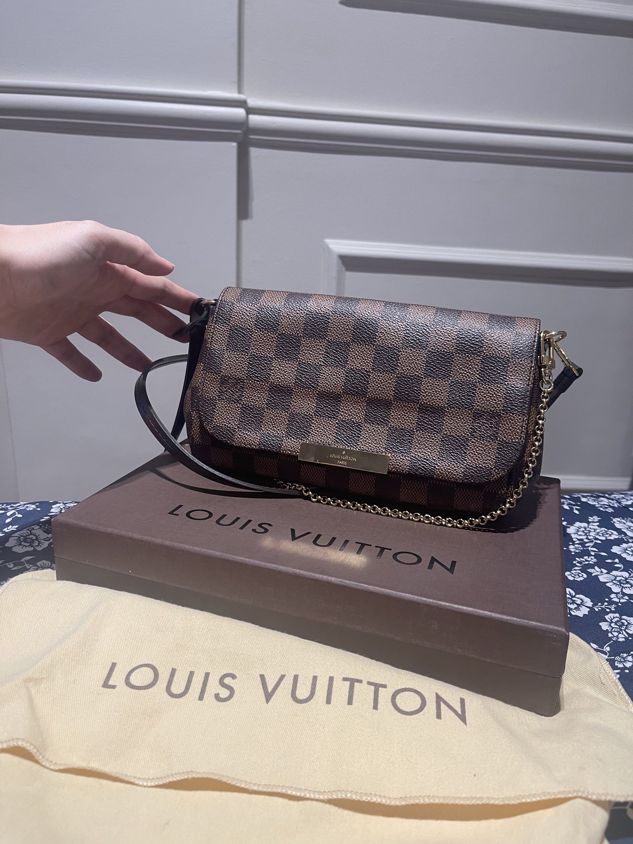 LV Louis Vuitton Favorite PM (Category: Luxury Bags & Wallets) located in Pasig City. Submitted by ramallari (Listing ID 1420807363, Image 2). Description: LV Louis Vuitton Favorite PM Complete with dust bag and box Good condition with minor sign of usage only RFS: Decluttering.