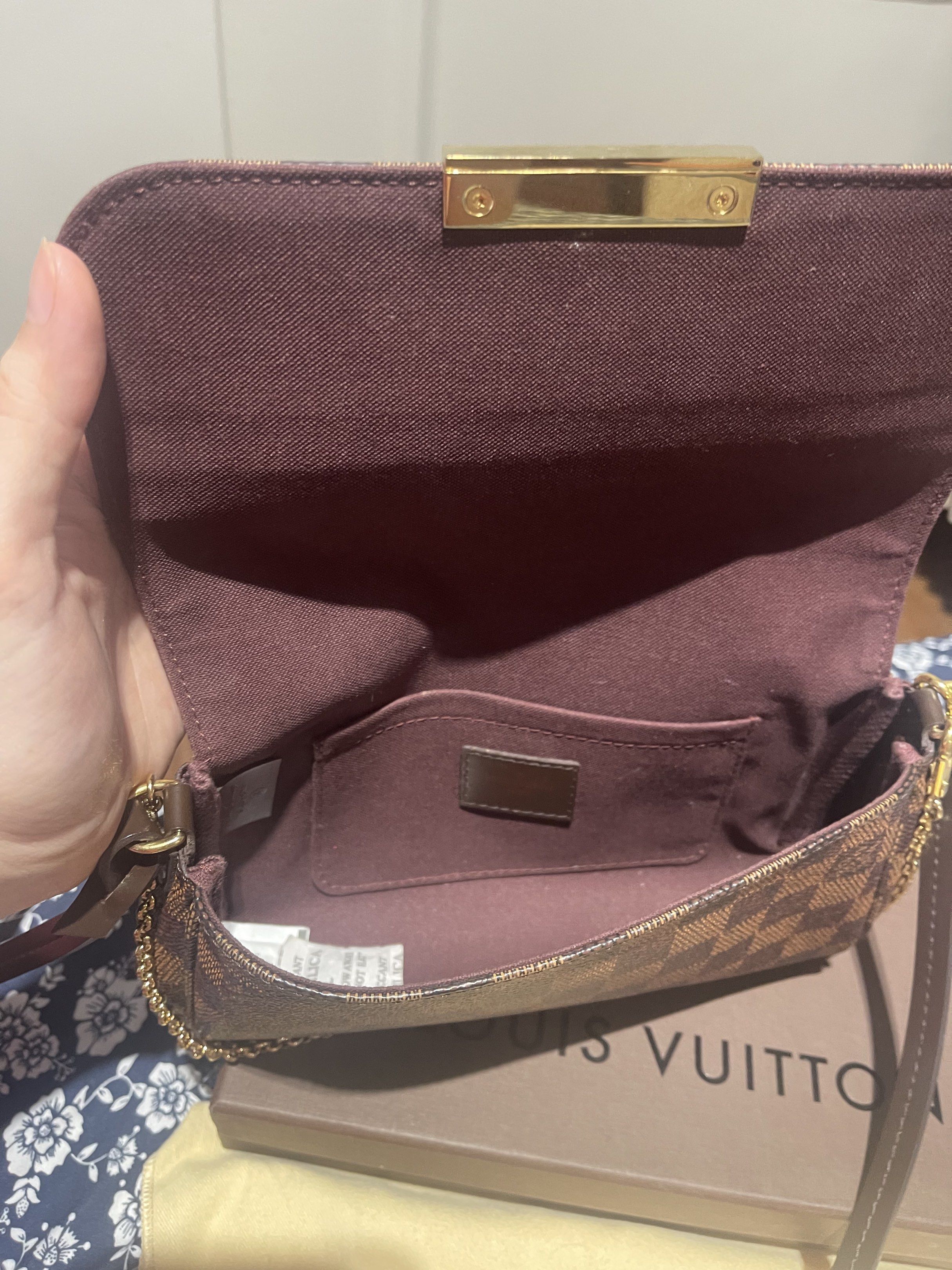 LV Louis Vuitton Favorite PM (Category: Luxury Bags & Wallets) located in Pasig City. Submitted by ramallari (Listing ID 1420807363, Image 3). Description: LV Louis Vuitton Favorite PM Complete with dust bag and box Good condition with minor sign of usage only RFS: Decluttering.
