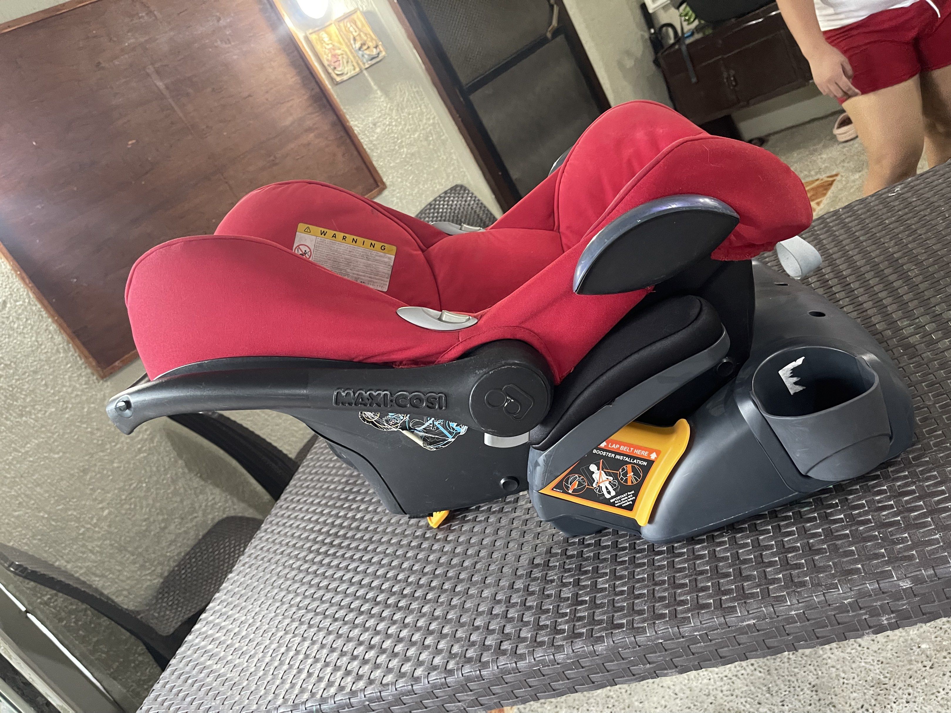 Maxi-Cosi Infant Car Seat (Category: Car Seats) located in Quezon City. Submitted by tabbybabby (Listing ID 1420854053, Image 3). Description: In very good Condition. .