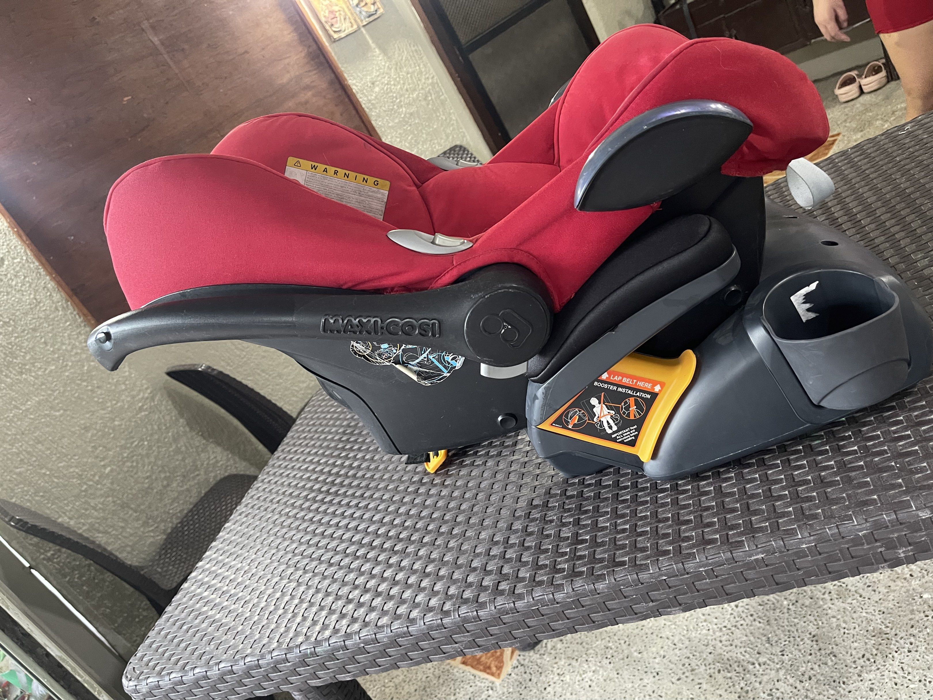 Maxi-Cosi Infant Car Seat (Category: Car Seats) located in Quezon City. Submitted by tabbybabby (Listing ID 1420854053, Image 2). Description: In very good Condition. .