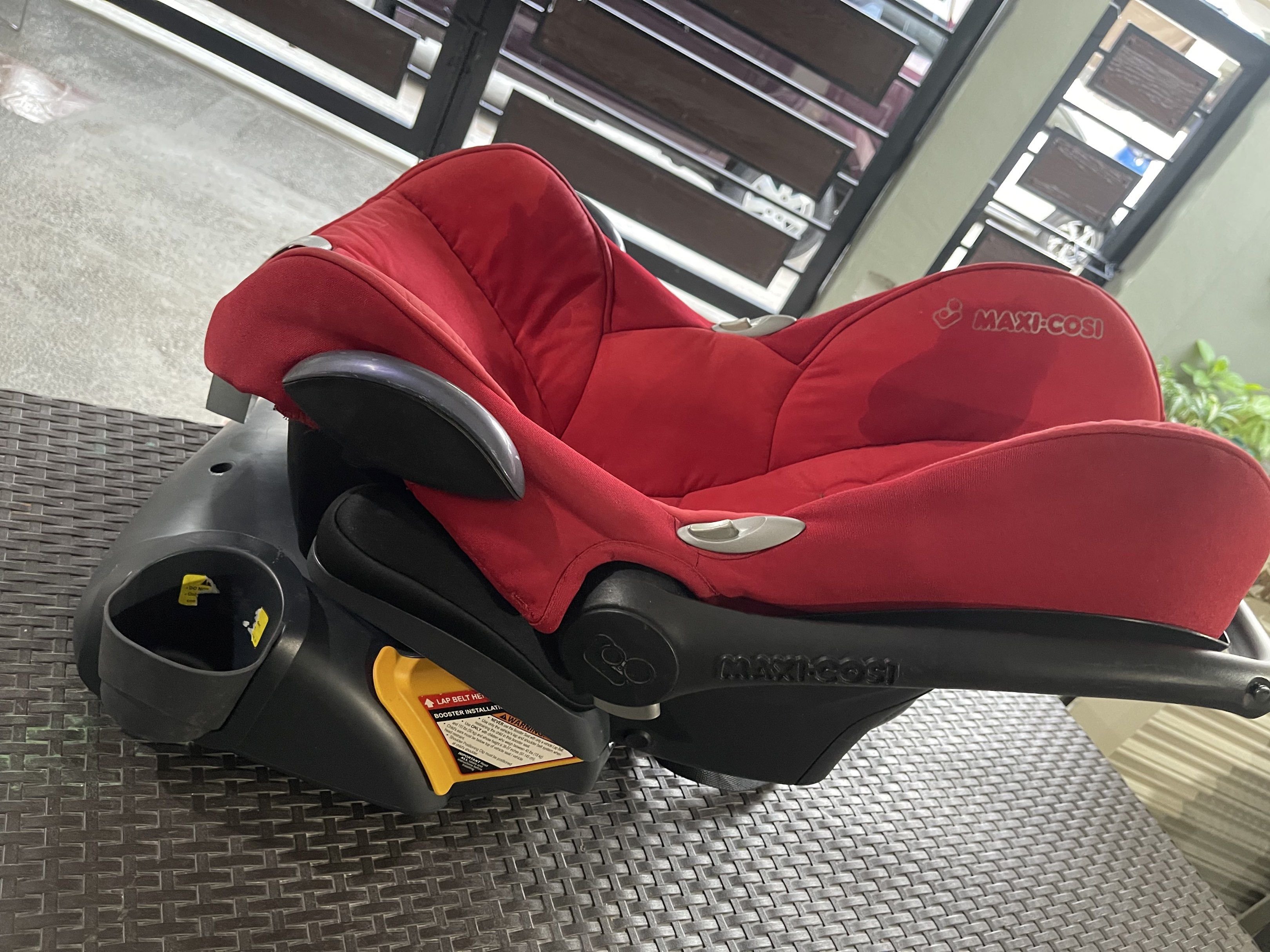 Maxi-Cosi Infant Car Seat (Category: Car Seats) located in Quezon City. Submitted by tabbybabby (Listing ID 1420854053, Image 1). Description: In very good Condition. .