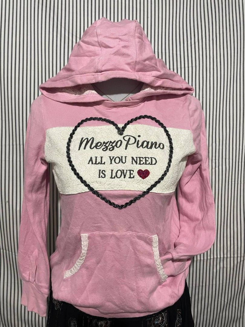 Mezzo Piano Detachable Hood (Category: Longsleeves) located in Bongabong. Submitted by del_argent (Listing ID 1420935825, Image 1). Description: .