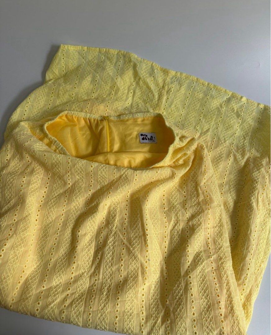 MIU THE LABEL SKIRT (Category: Skirts) located in Cebu City. Submitted by _preloved09 (Listing ID 1420836789, Image 1). Description: Size 25/26 Can do swapping good as new, no issues. i just dont like the color. Loc: Cebu City Helping tags: H&M, Wear Anika, Beyond Collective, Zara, Cariño, Pull and Bear, Zara, Phia the label.