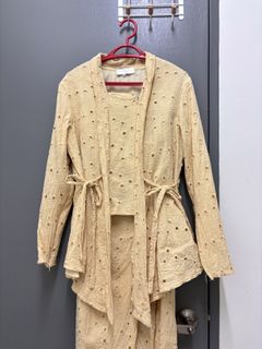 (Category: ) located in . Submitted by wander.wardrobe (Listing ID 1420894582, Image 1). Description: .