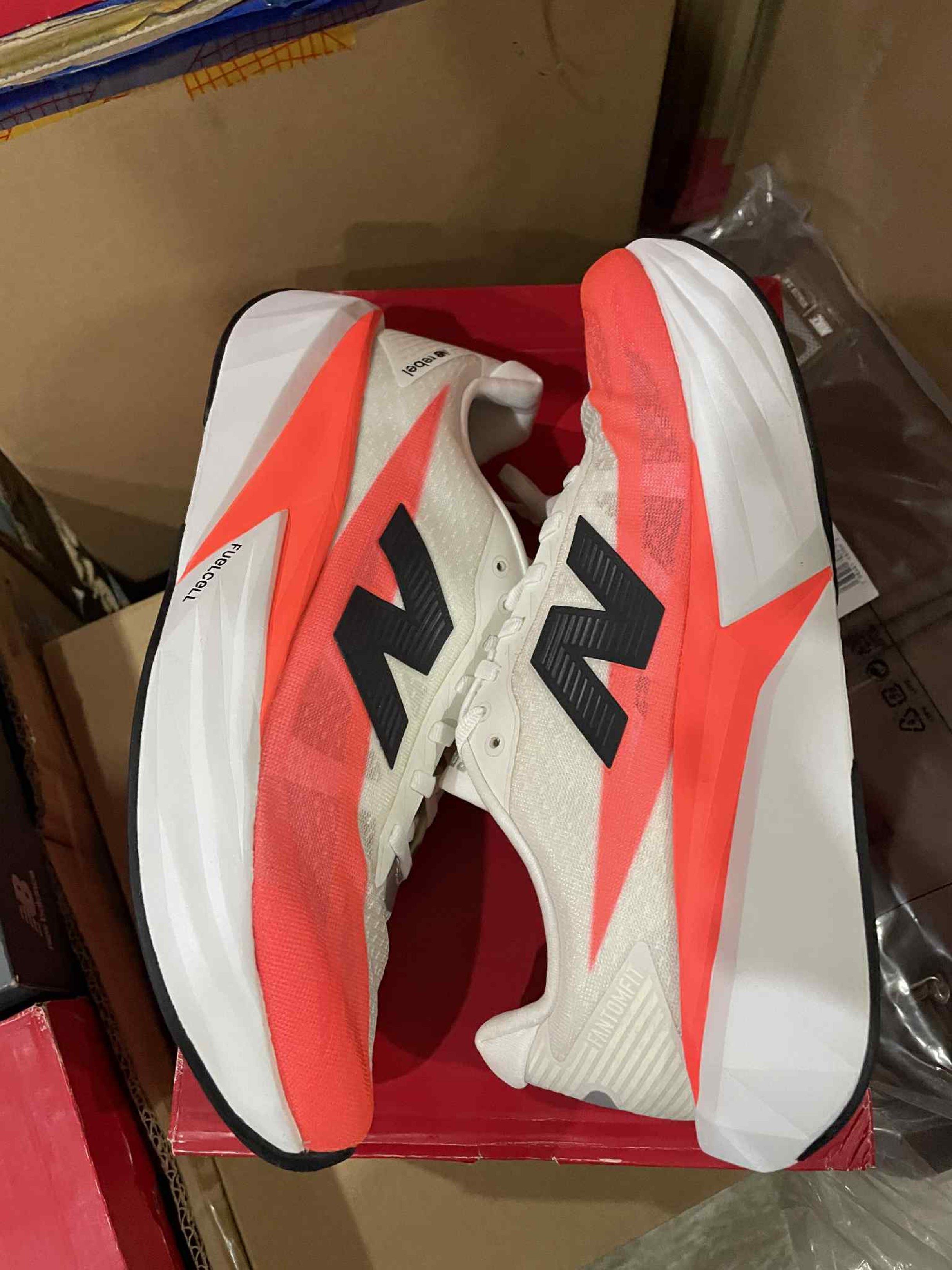 New Balance Revel V5 9.5 (Category: Sneakers) located in Manila. Submitted by tachipedia (Listing ID 1420916400, Image 3). Description: - New Balance Revel V5 - Size: US 9.5 - Condition: Used (5km mileage) - Comes with original box - Striking white and coral colorway - Negotiable.