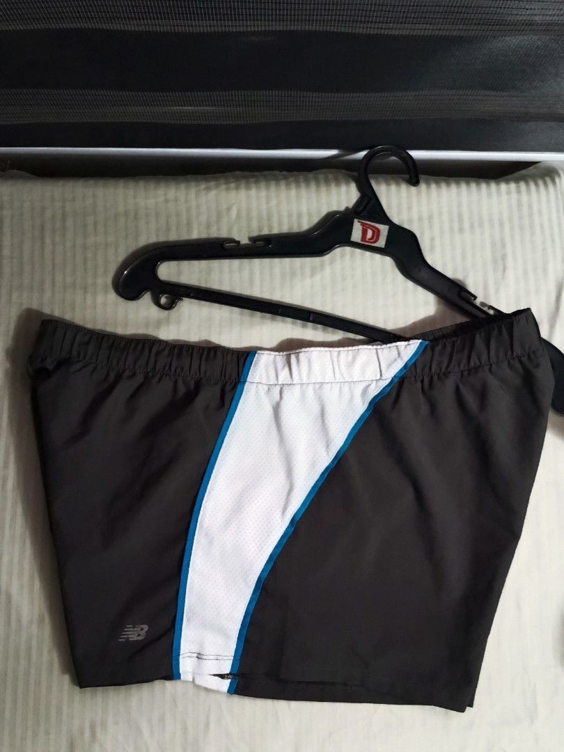 New Balance Running Shorts |Size Large (Category: Activewear) located in Imus. Submitted by ddlre.vibe.co. (Listing ID 1420806000, Image 2). Description: Large on tag W34-36 L11 With print tag Reflective logo Small pocket Drawstring and inner.