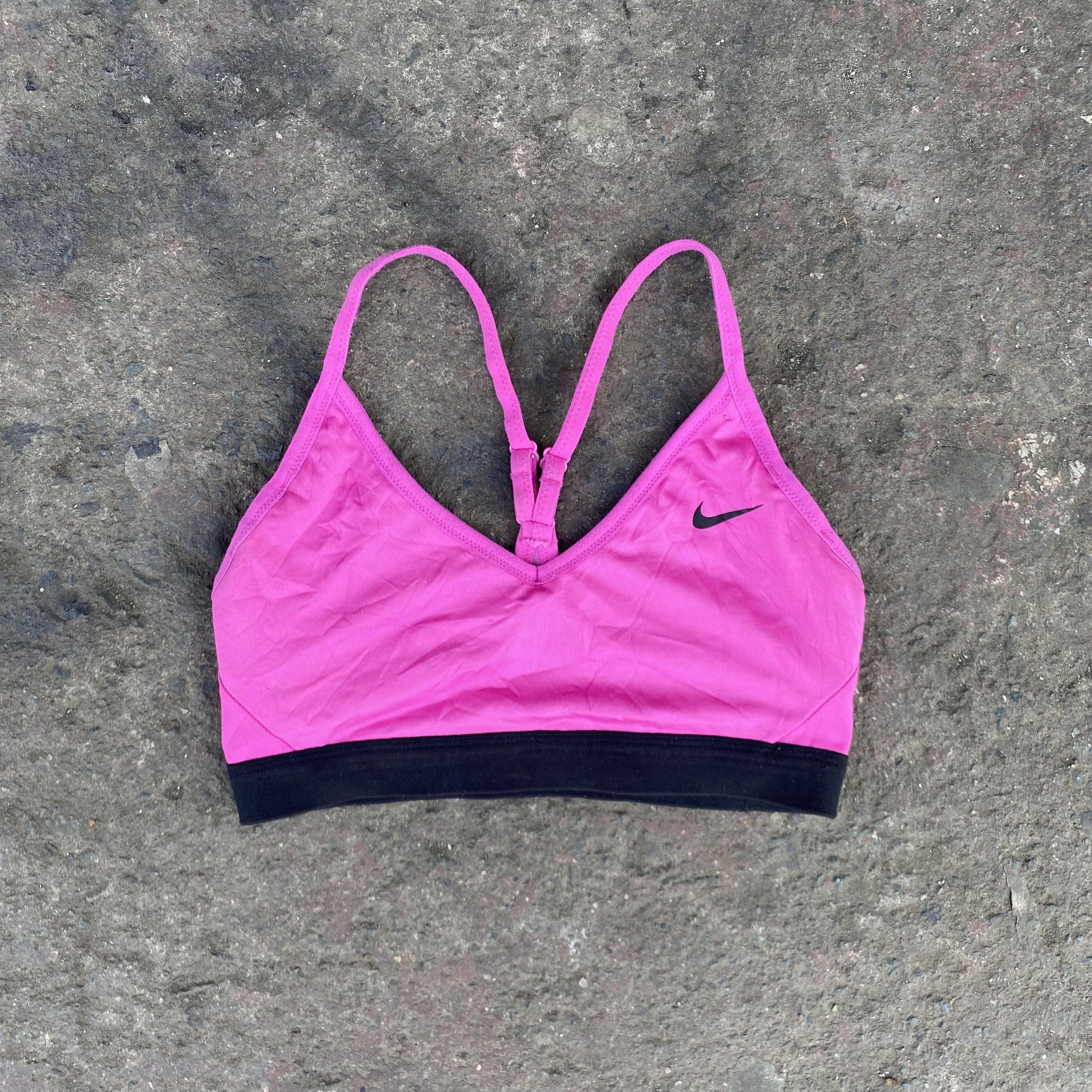 Nike Sports Bra (Category: Activewear) located in Manila. Submitted by d____g (Listing ID 1420933386, Image 1). Description: Nike Running Bra Sizs:Small No issue.