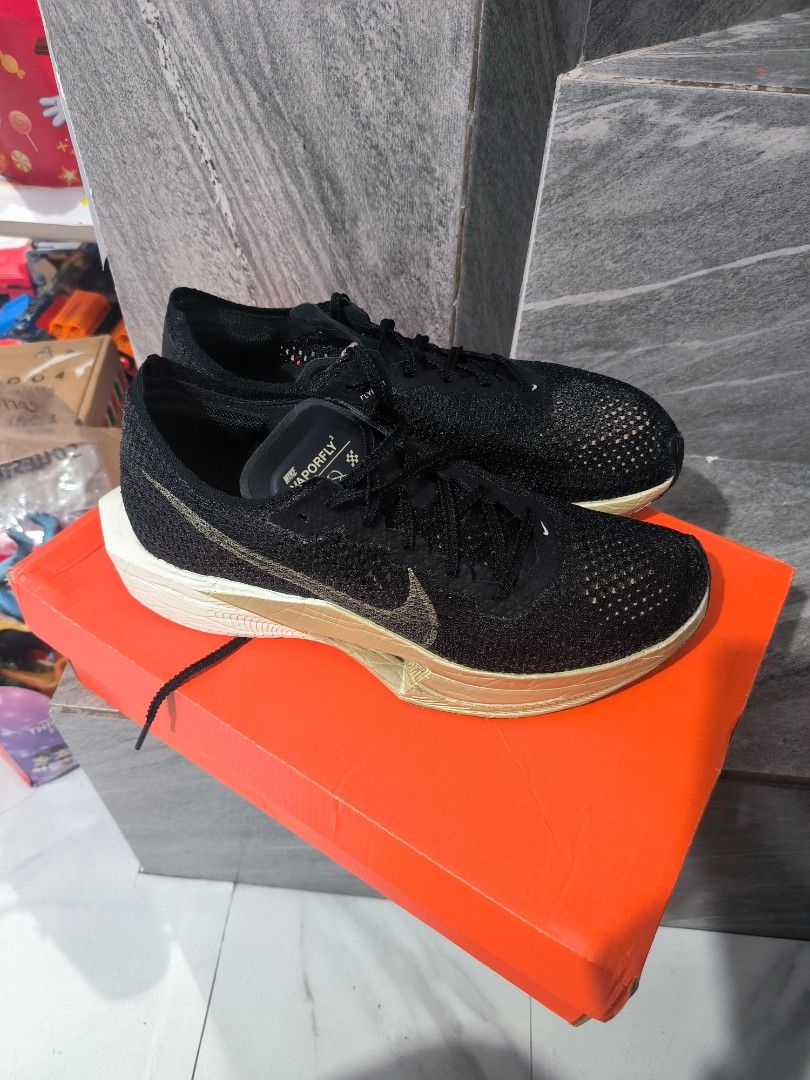 Nike ZoomX Vaporfly Next% 3 Black (Category: Sneakers) located in Quezon City. Submitted by jaypsg (Listing ID 1420849804, Image 2). Description: - Nike ZoomX Vaporfly Next% 3 - Men's size 10.5 US (9 UK, 44.5 EUR) - Black colorway with gold swoosh - Includes original box 50km used only.