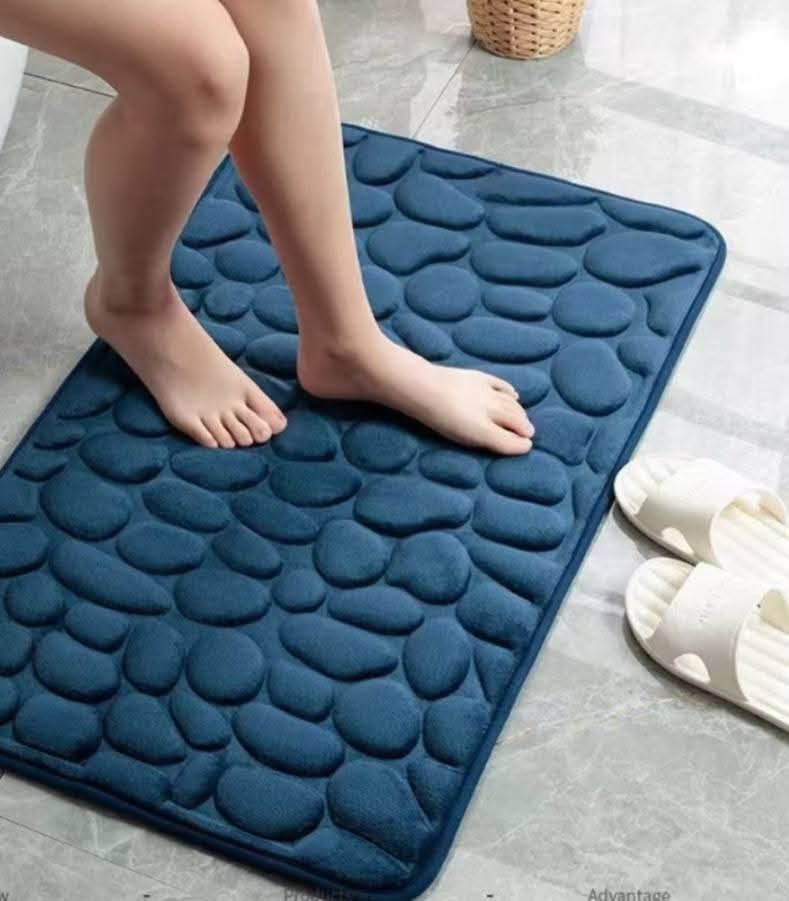 Non-Slip Bath Mat (Category: Bathtub & Bath Accessories) located in Manila. Submitted by yzlshop (Listing ID 1420812400, Image 2). Description: - Pebble design for comfort and style - Available in multiple colors - Non-slip for safety - Soft and absorbent - Easy to clean and maintain.