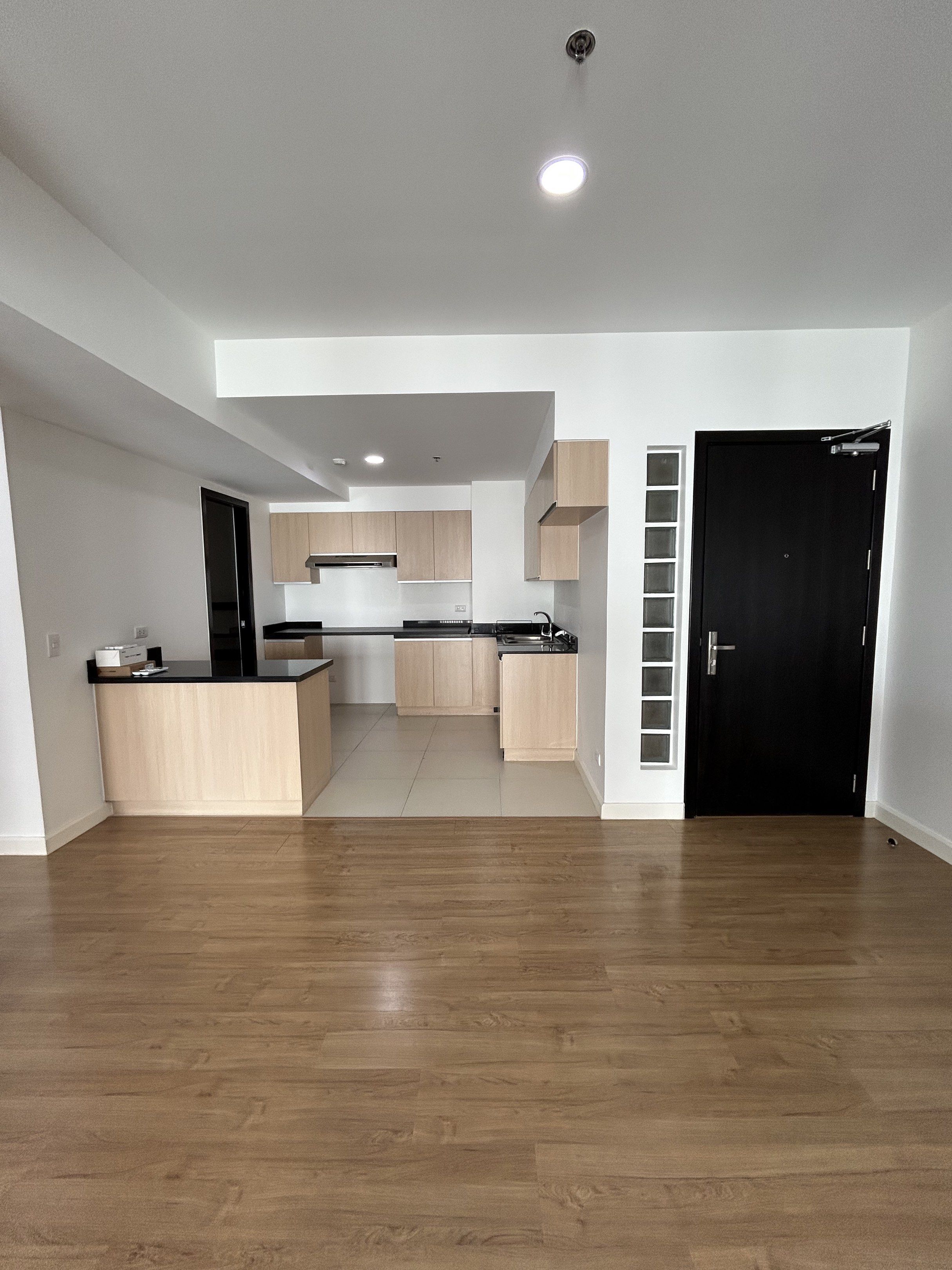 ARCA South North Veranda 3BR (Category: Apartments & Condos) located in Taguig. Submitted by j___jj (Listing ID 1420830509, Image 1). Description: Available for viewing 😊 NORTH VERANDA ARCA SOUTH 75k / month (dues included) 3 bedroom, corner unit 121 sqm, 16th floor 3 bedrooms + 3 tub and bath, utility room + utility room bathroom 1 parking slot included (front of elevator) Semi-furnished (aircon, multipoint water heaters, rangehood, stove) 4 oc