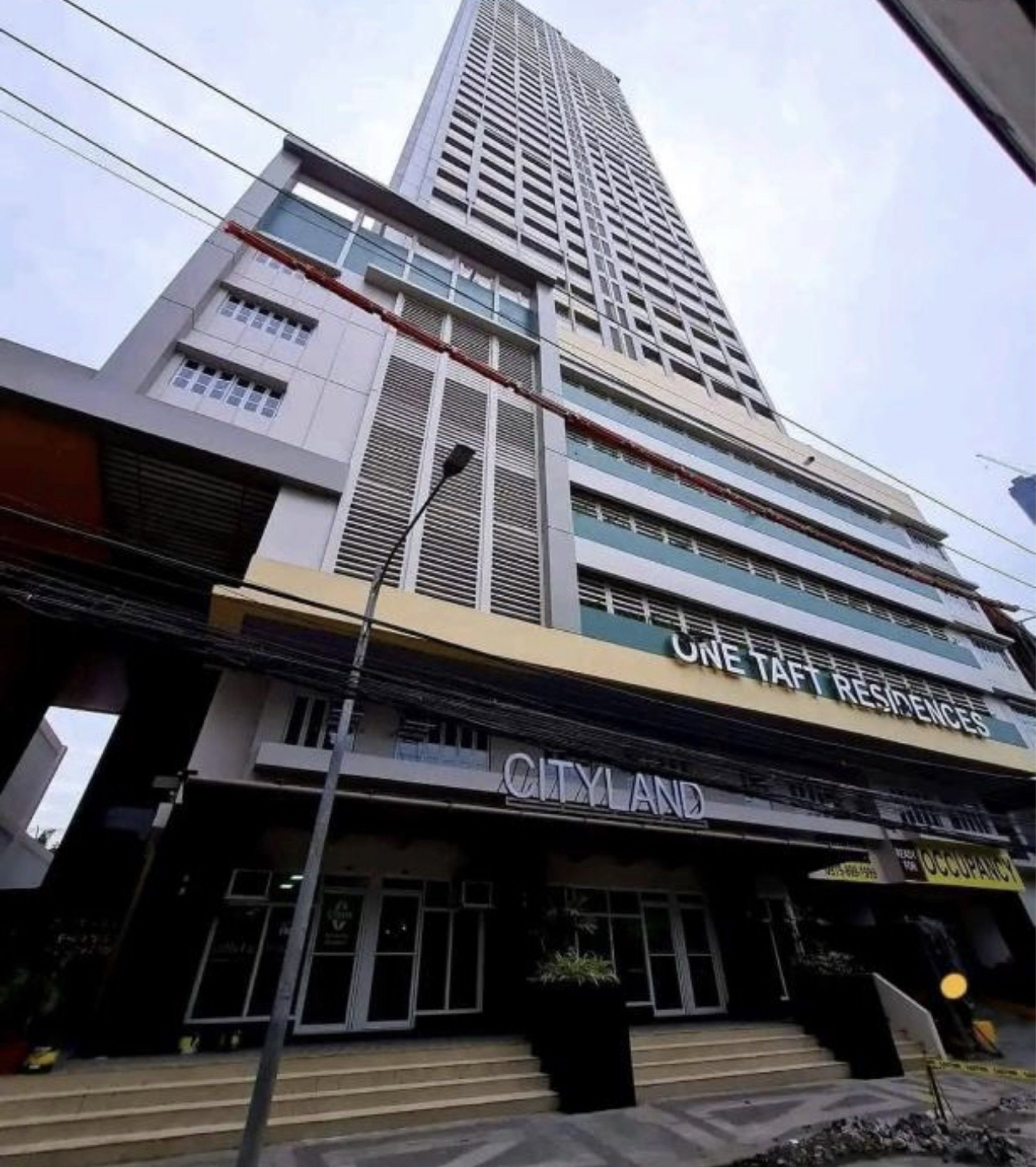 One Taft Residences For Rent (Category: Apartments & Condos) located in Manila. Submitted by moneymann888 (Listing ID 1420890258, Image 1). Description: FOR RENT: One Taft Residences 19.66 sqm.- 20.37 sqm • Location: One Taft Residences, directly in front of the Admin Office • Floor: 2nd Floor • Unit Type: Bare Unit • Layout: 1 Bedroom, 1 Toilet & Bath (with shower) Rental Terms • Monthly Rent: PHP 18,000 (inclusive of association dues) • Payment