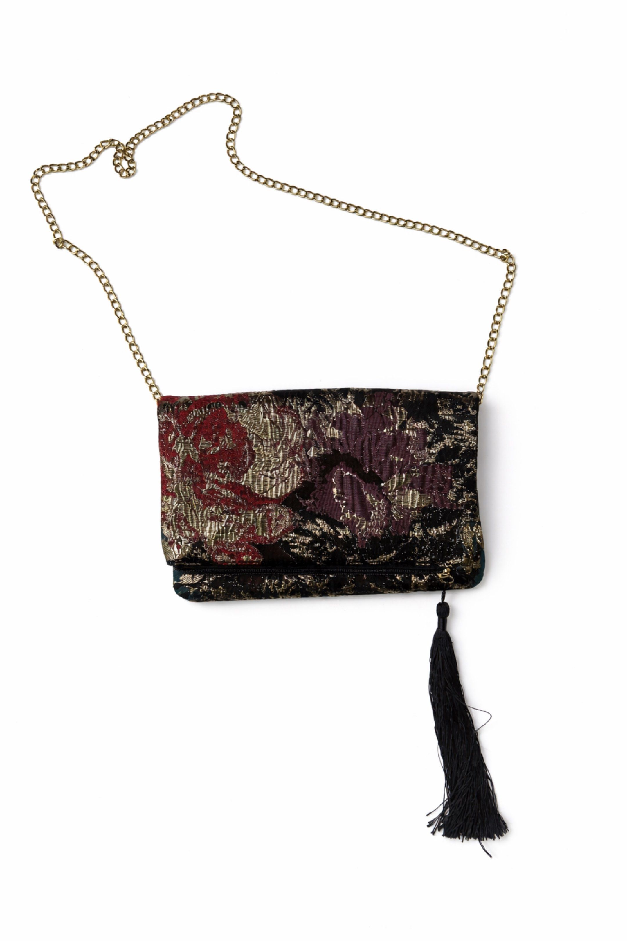 Ornate Sling Bag (Category: Purses & Pouches) located in Rizal. Submitted by rocellle (Listing ID 1420826825, Image 1). Description: ✦ Perfect for nights out with friends and no one can easily steal from you since it’s flap styled ✦ So good to add detail if you want a statement to your outfit.