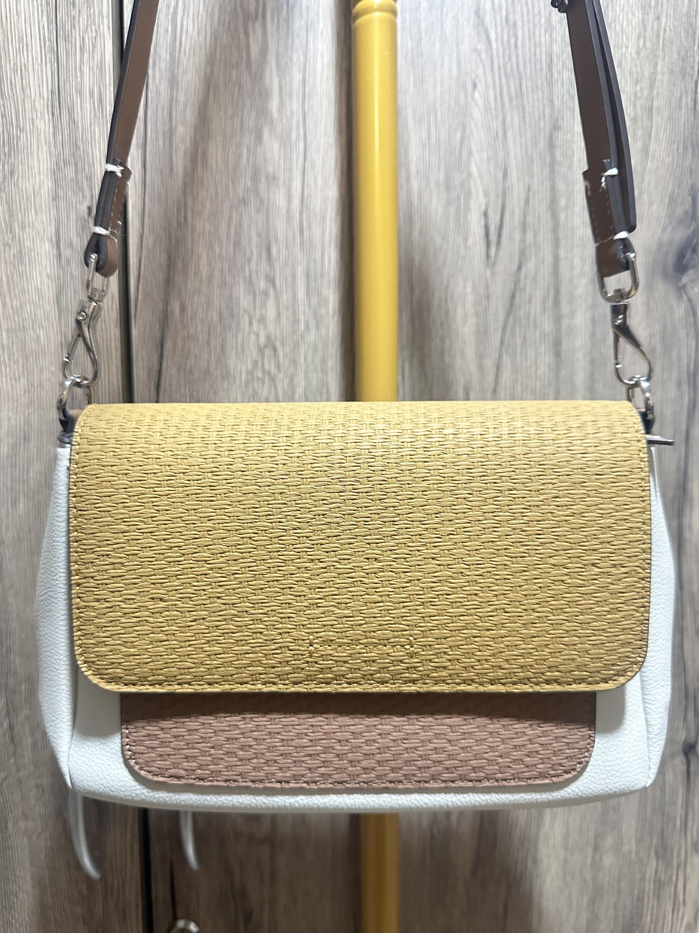 Parfois Florie Crossbody Bag (Category: Shoulder Bags) located in Davao. Submitted by doc-riz (Listing ID 1420859626, Image 2). Description: ✔️Used once ✔️1000 (from 1900+) Material: Polyurethane Dimensions Height: 6.5 “ (Size One Size) Length: 9.5 “ (Size One Size) Width: 3.5 “ (Size One Size) 🚛Grab/J&T 💸MOP: RCBC/BDO/Gcash/Maya/Gotyme ⚠️No meet up. No pick up. No haggling. ‼️Mine now, pay immediately.